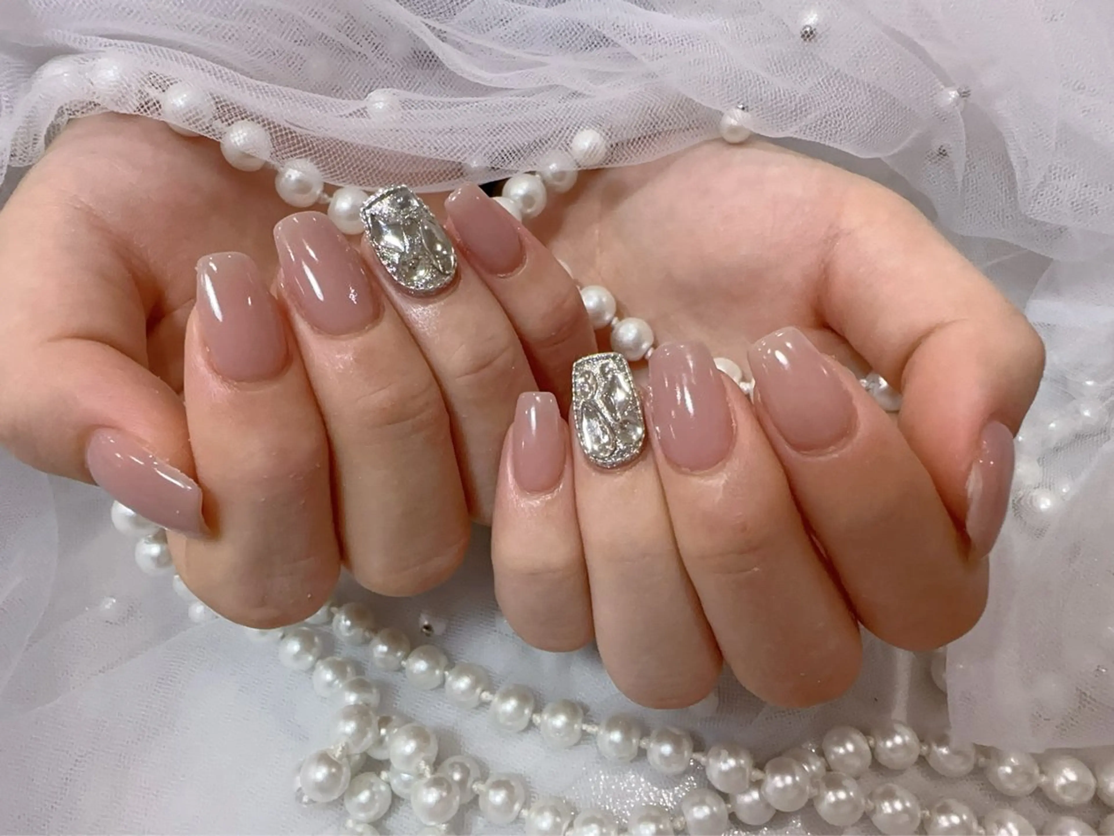 【HANDオフ無し】2本ストーン埋め尽くし　ネイルデザインの写真