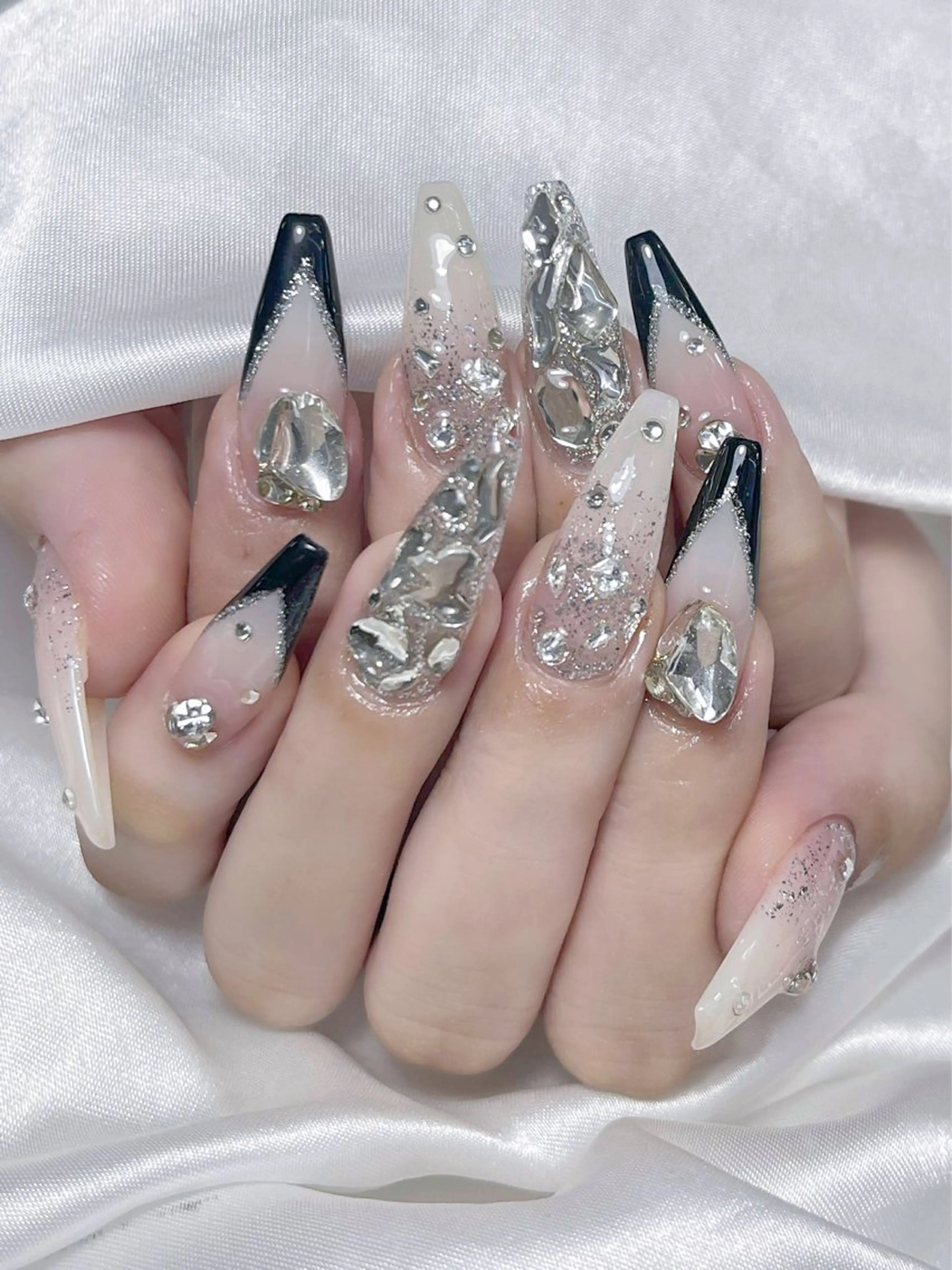 ネイル LEELA NAIL STUDIOのネイルデザイン