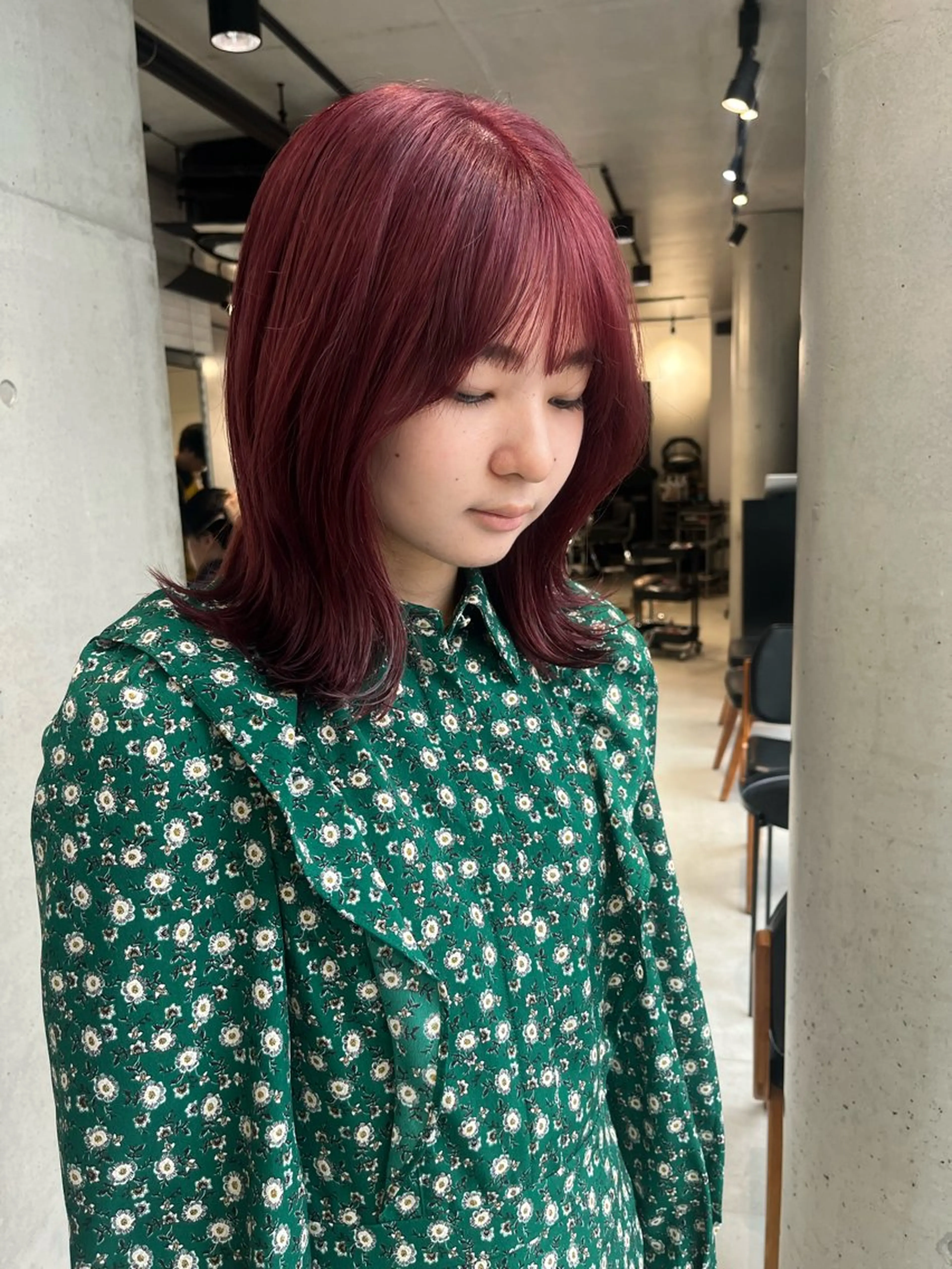 ミディアム カラー パーマ カット ヘアカラー トリートメント 透明感/オリーブ/ グレージュ/YUKAのヘアスタイル