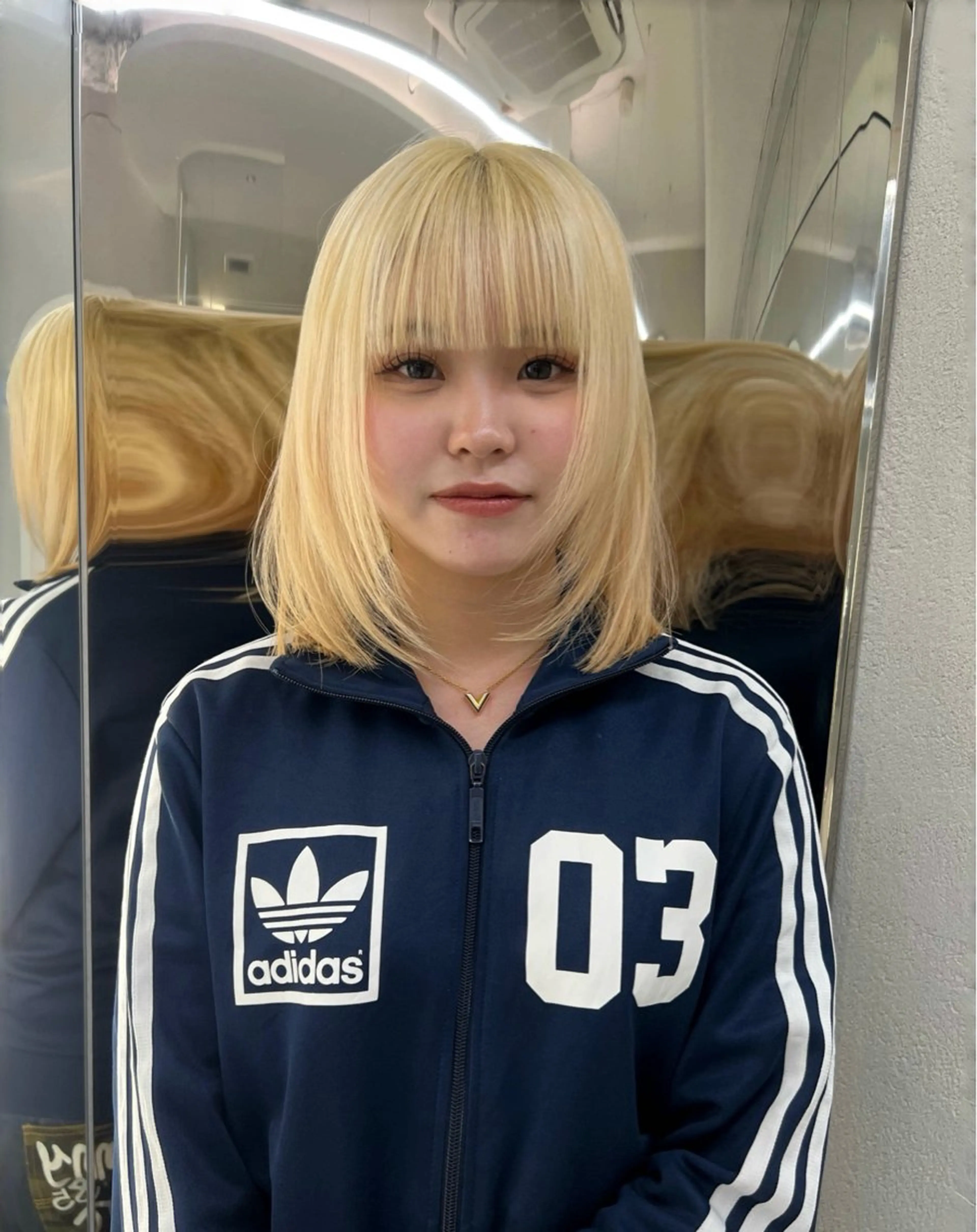 ミディアム カラー ブリーチ 抜きっぱなしブロンド GAGA AMIKAのヘアスタイル