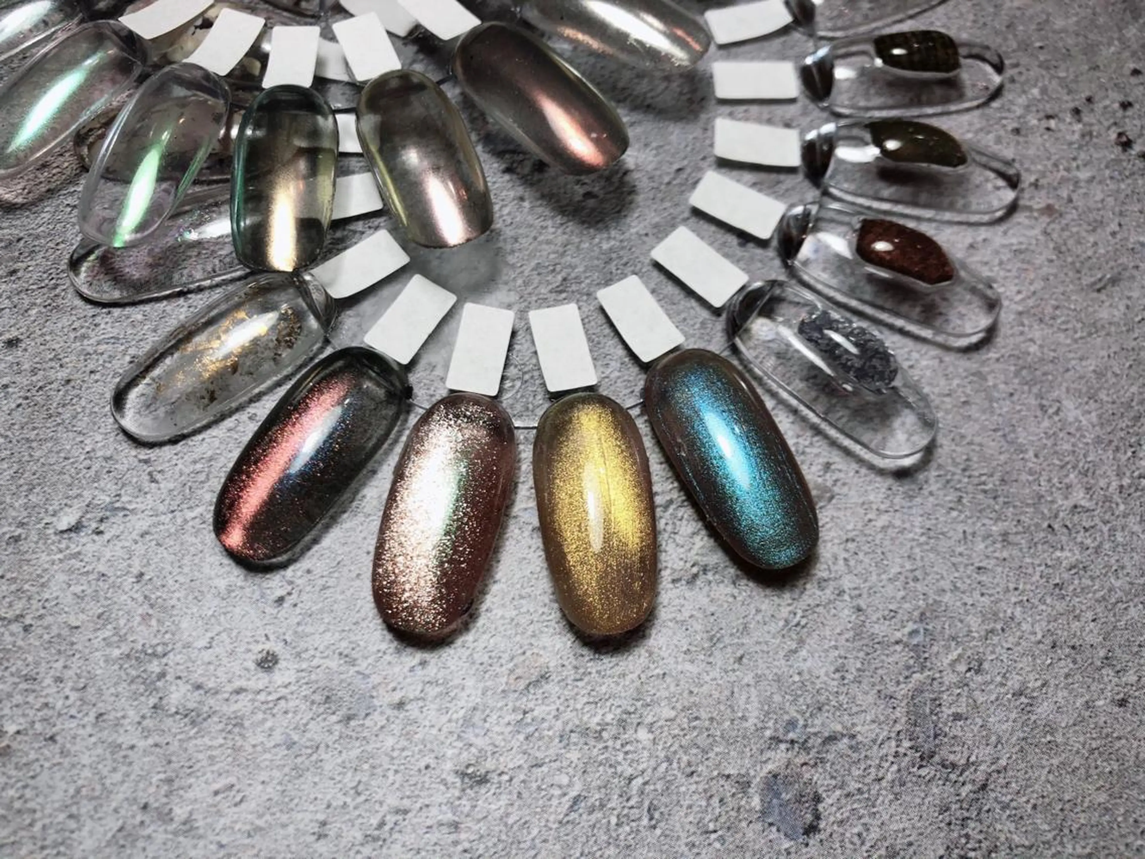 ショート カラー ネイル マツエク・マツパ illum hicariのネイルデザイン