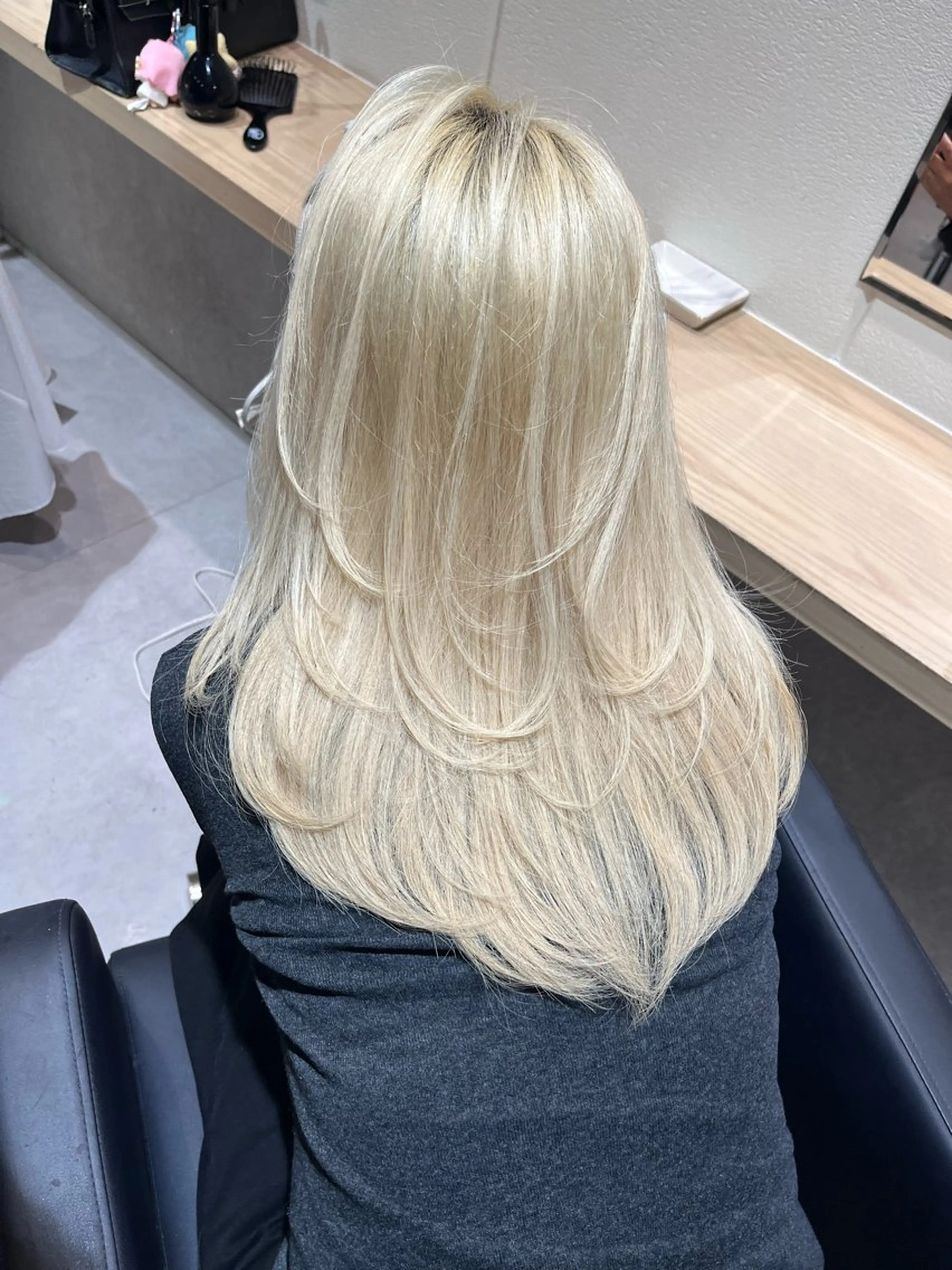 【学生人気No. 1】デザインカット+ケアWブリーチ+艶カラー+最高峰TRの写真