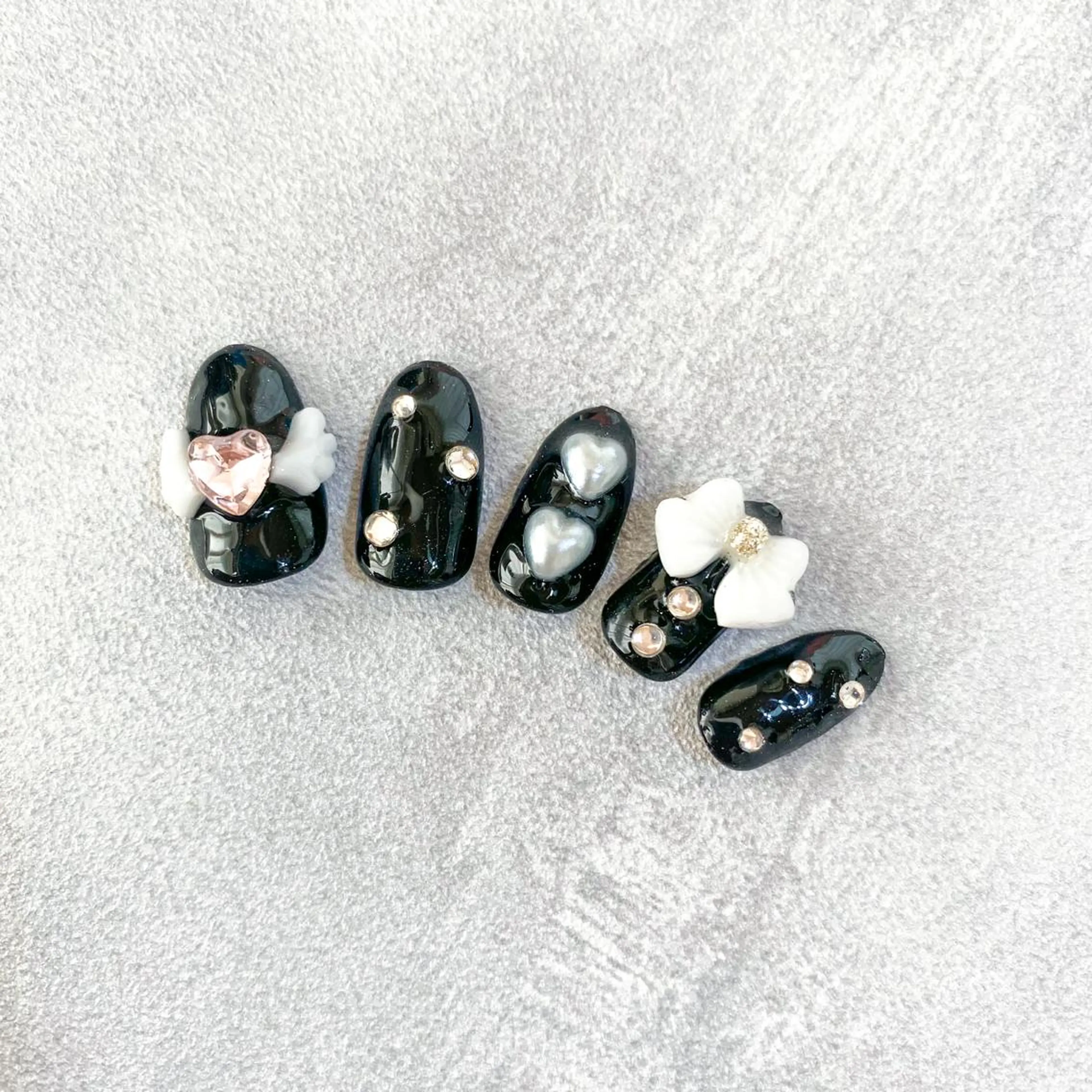 ネイル ハンドネイル ゴテゴテ💙ワンホン リオナのネイルデザイン