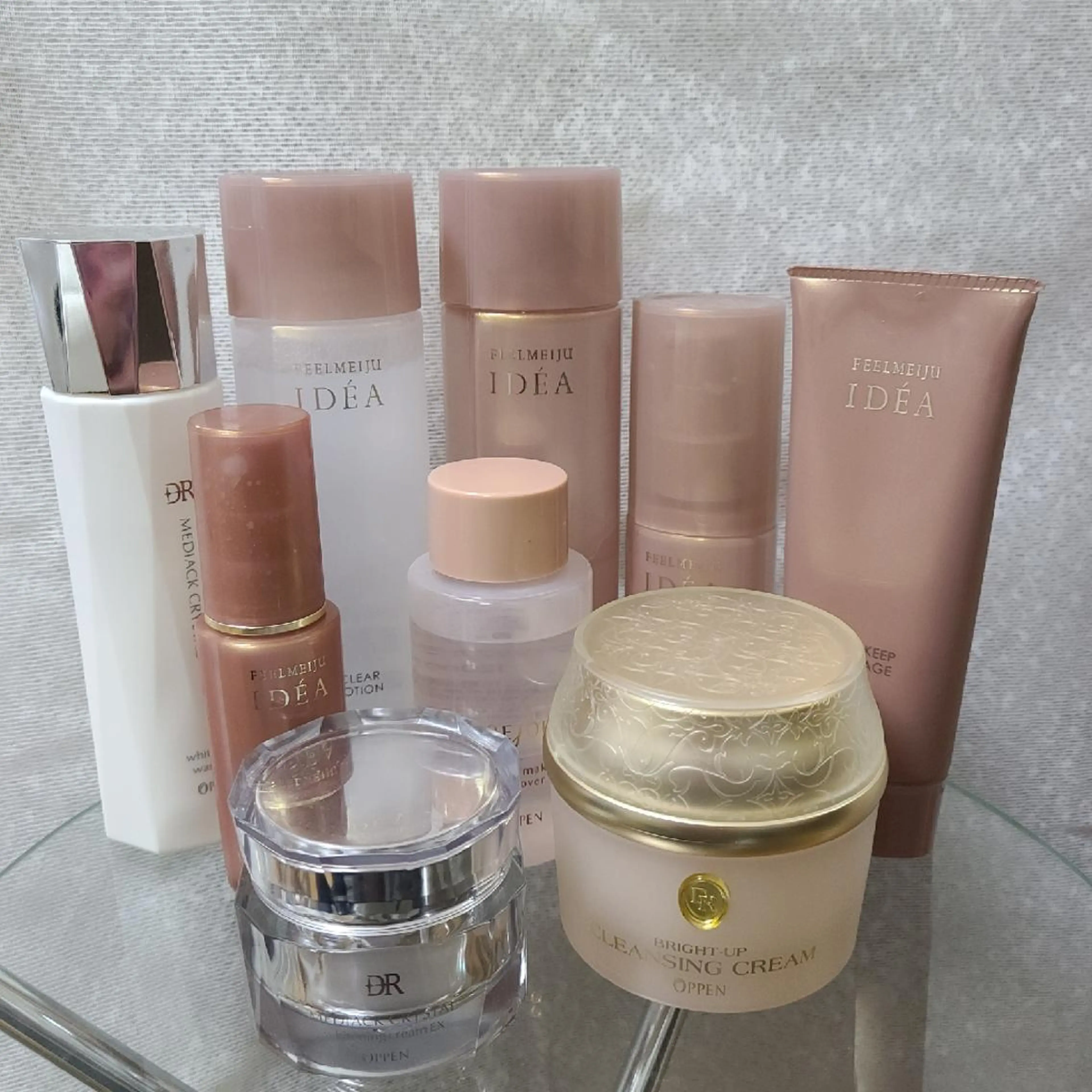 ハンドによるフェイシャルエステの写真