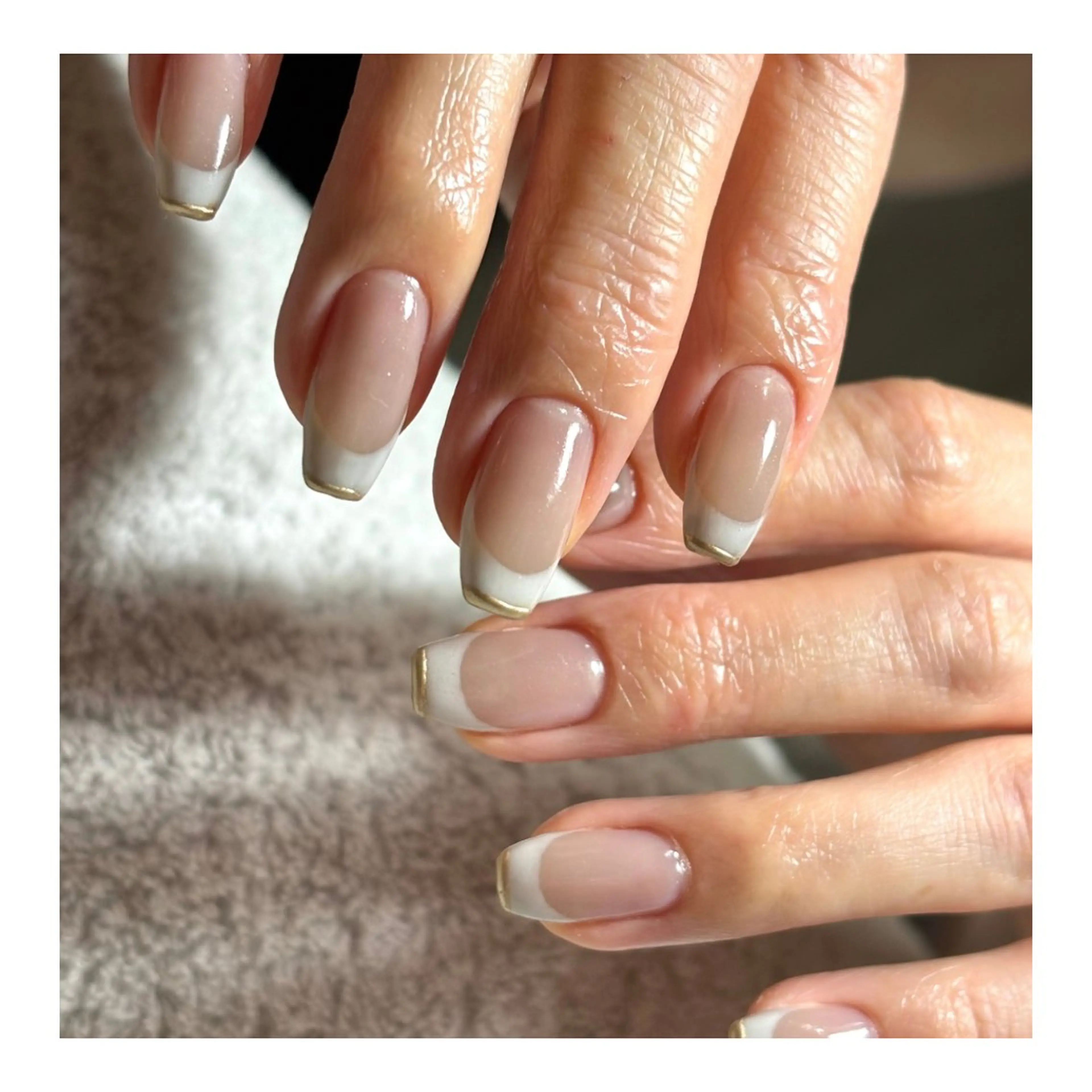 ネイル フレンチネイル ゴールド ハンドネイル Elio 国泰寺のネイルデザイン