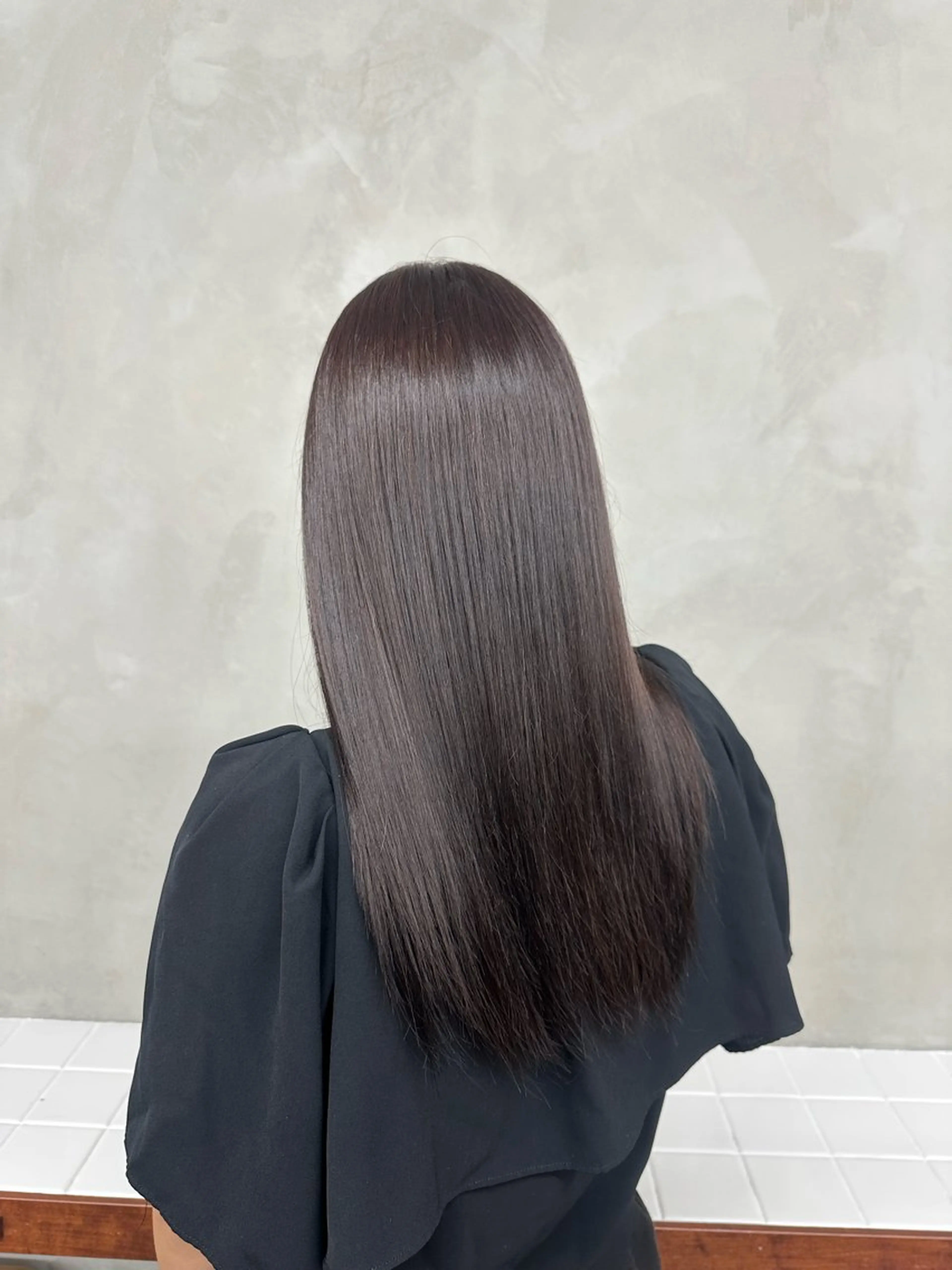 ロング カラー 圧倒的 毛流れ センターパートのヘアスタイル