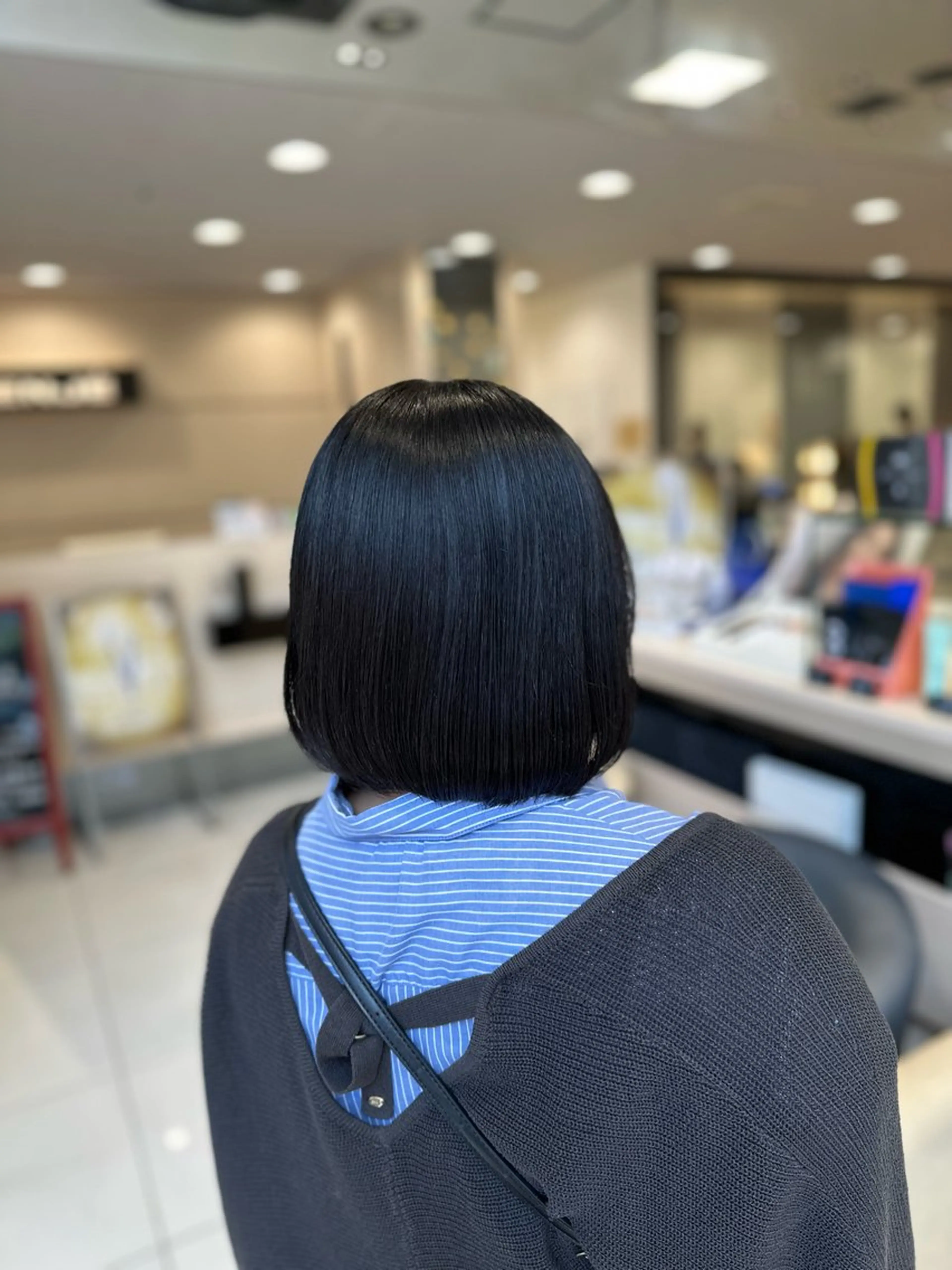 ミディアム ボブ クロスパーマ/うる艶 カラー/Kurumiのヘアスタイル