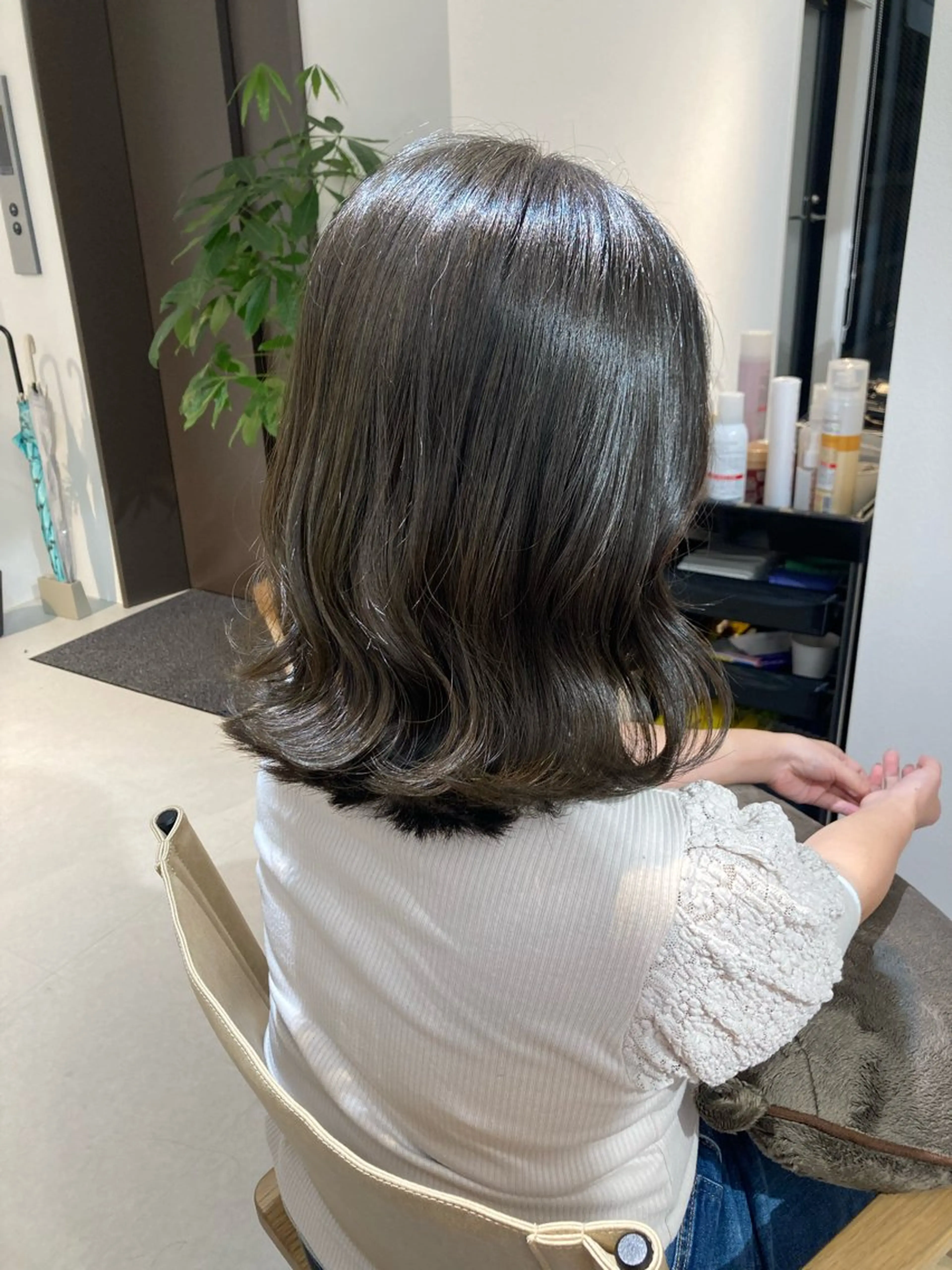 ミディアム ✨色持ちの良い艶 カラー✨蟹江真世のヘアスタイル