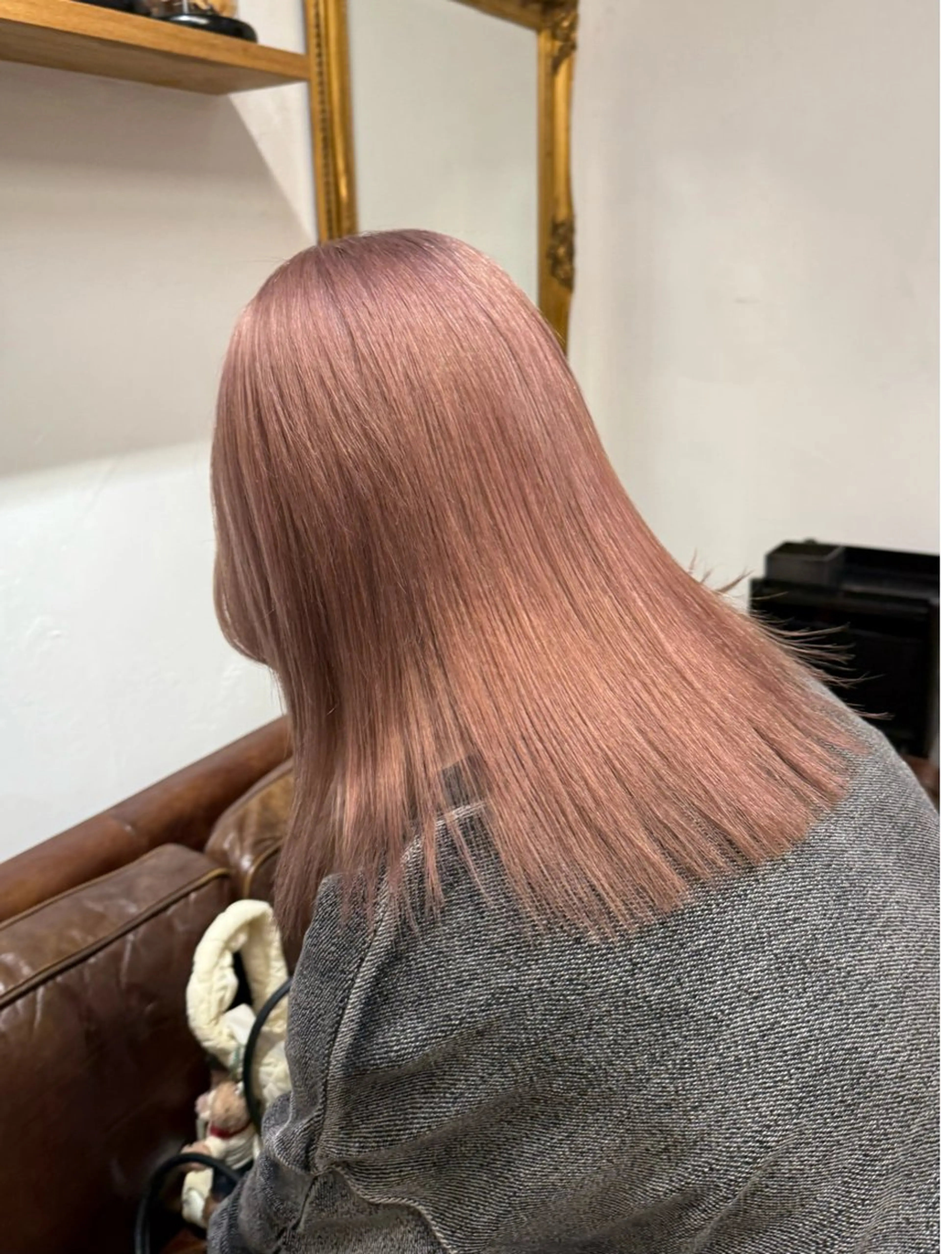 ミディアム カラー ミルクティー× グレージュMOMOのヘアスタイル