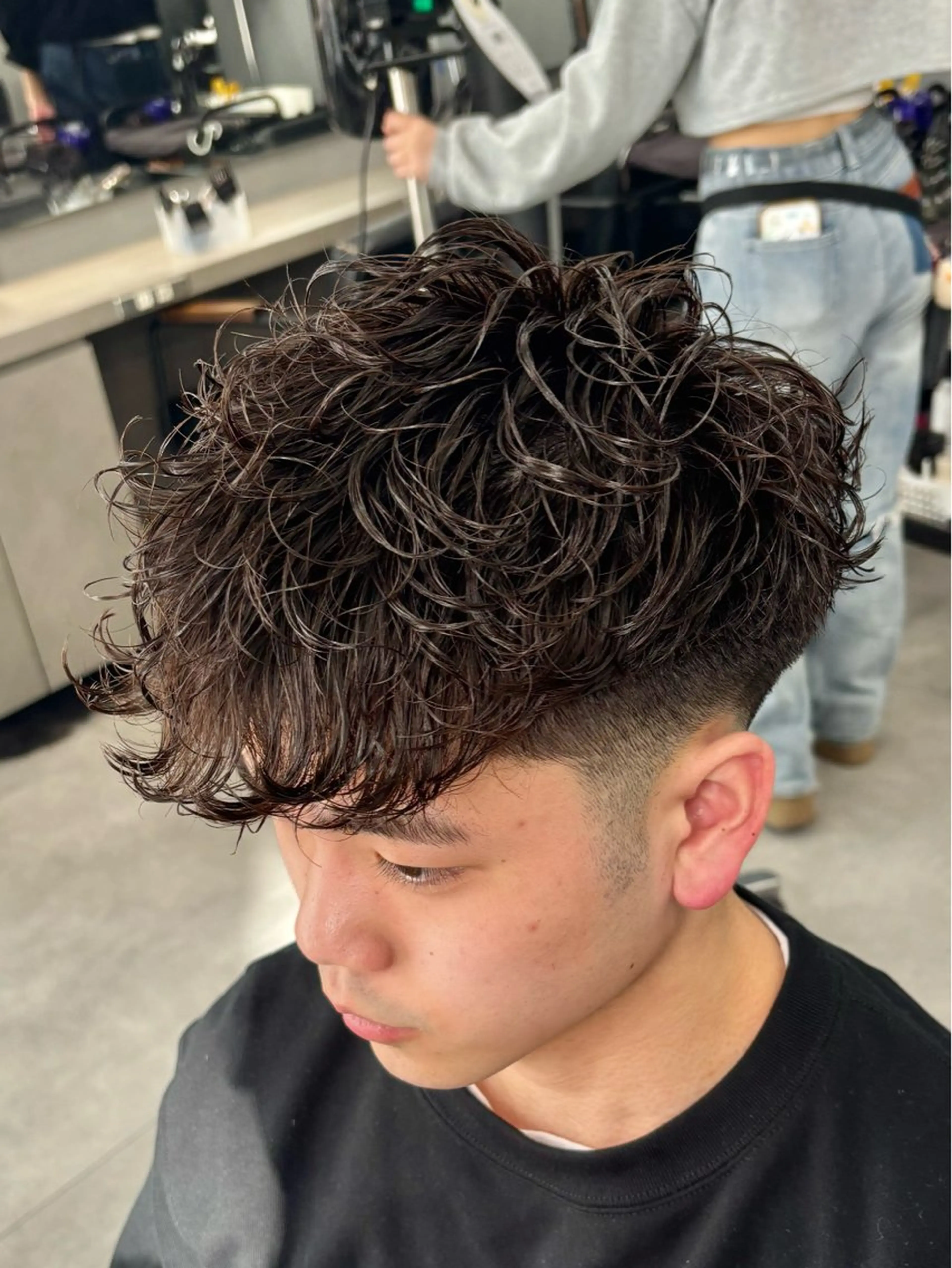 パーマ メンズ フェードカット マッシュ 【ØVARL】🦁 メンズパーマ/レオのヘアスタイル