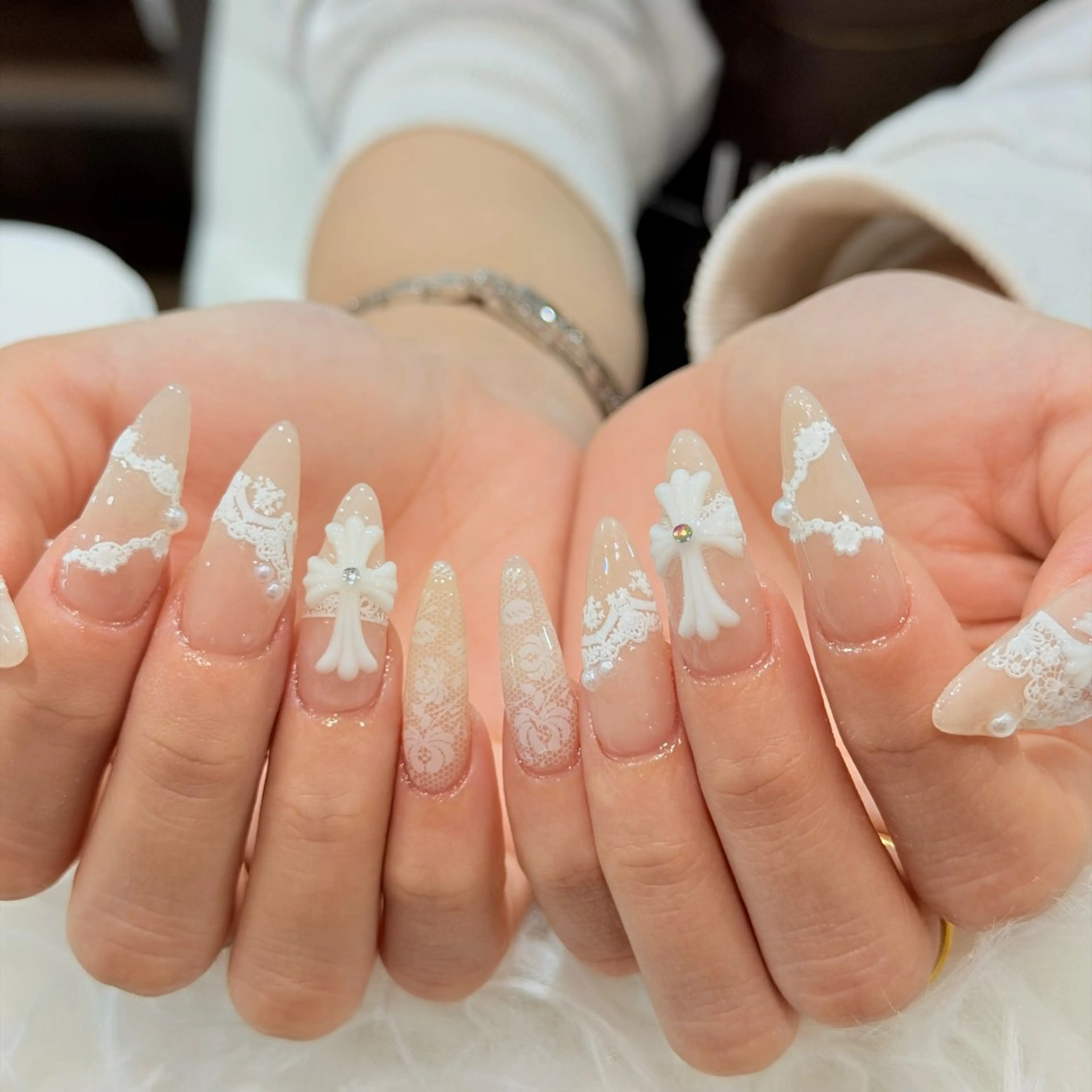 ネイル アートネイル オーロラネイル フレンチネイル ジェルネイル グラデーション ハンドネイル Luci Nailのネイルデザイン