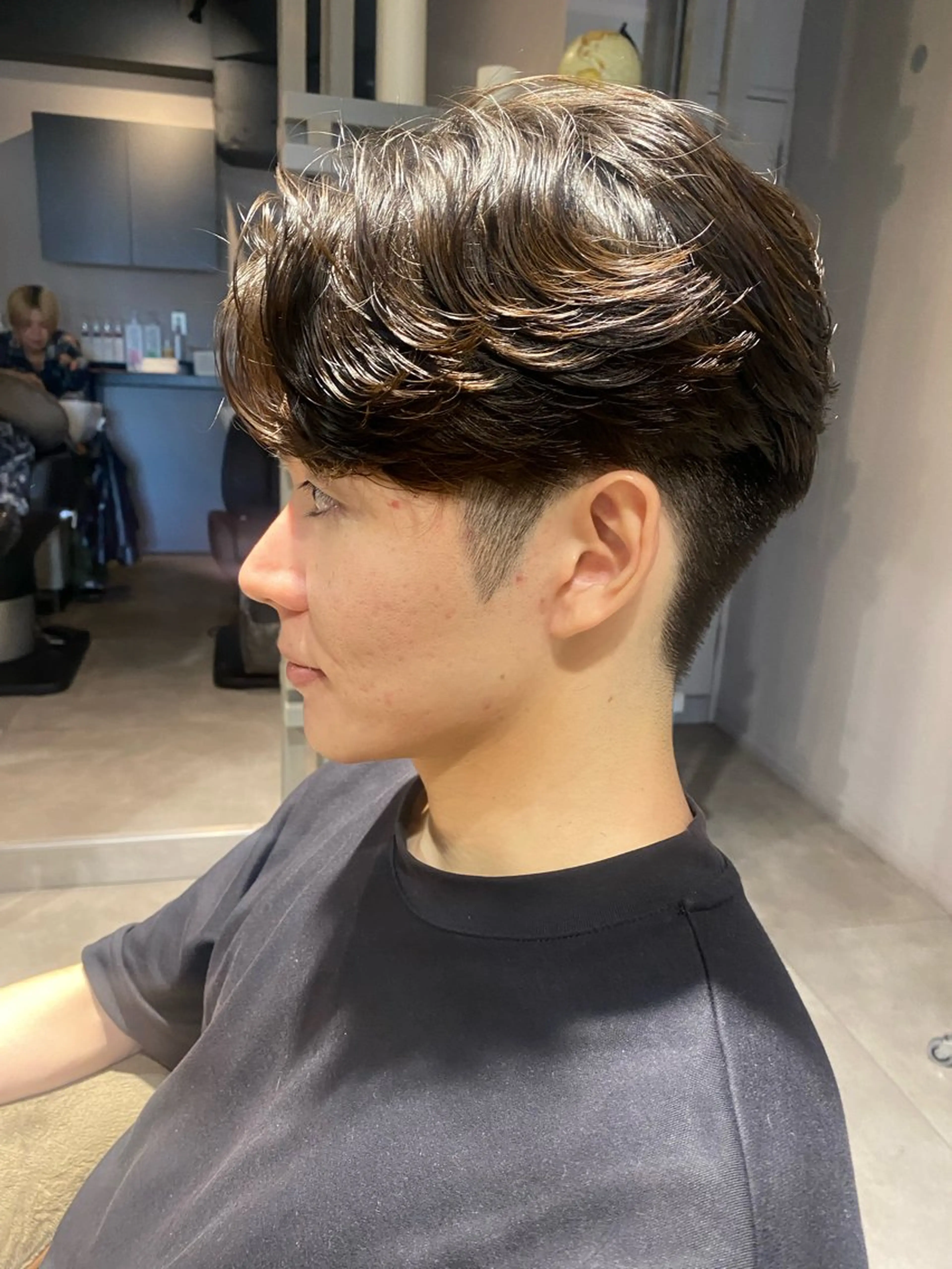 ミディアム パーマ メンズ カット パーマ トリートメント 似合う髪型が 分からない方へのヘアスタイル