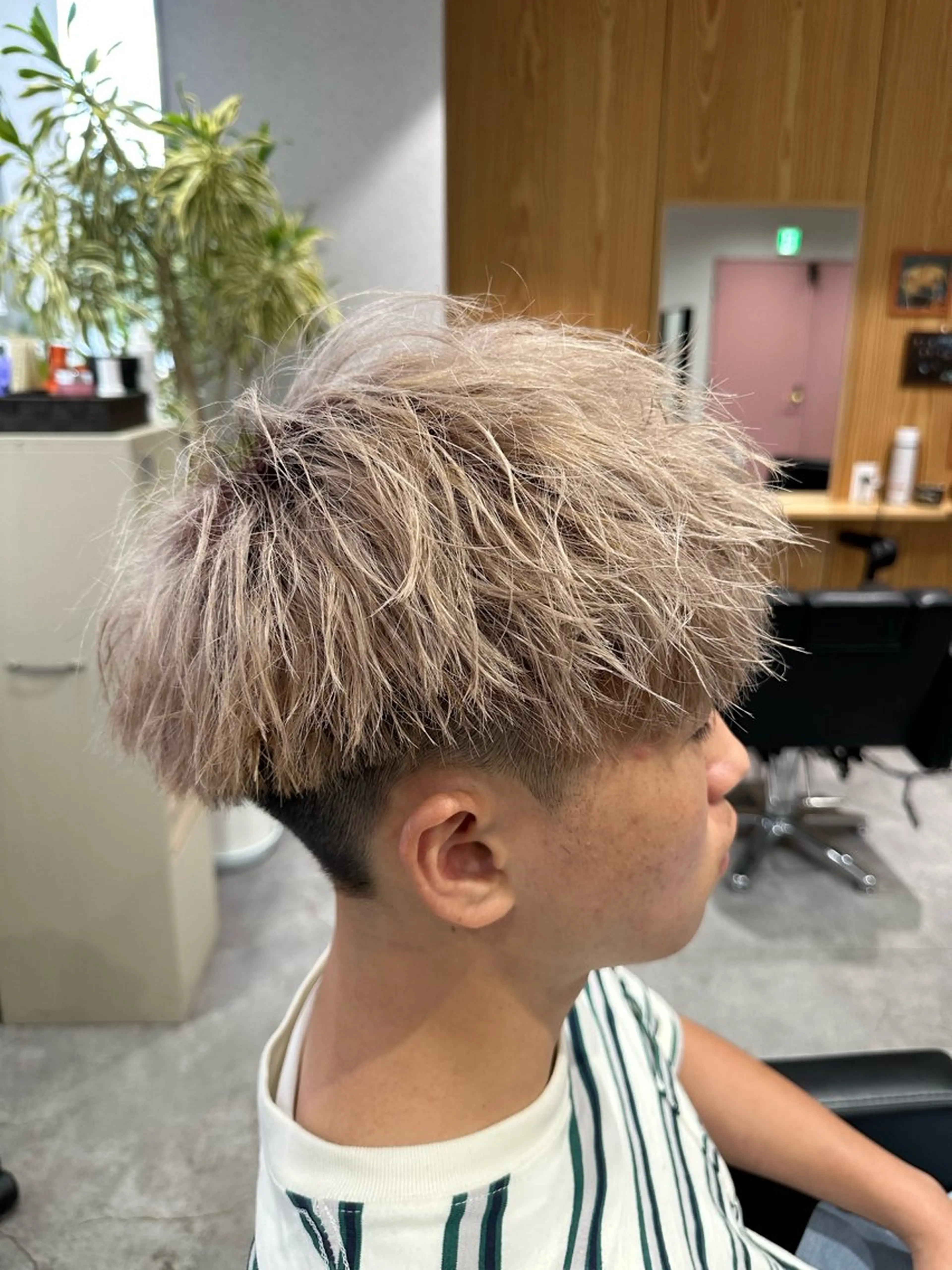 ミディアム カラー ヘアアレンジ メンズ ベージュカラー ホワイトベージュ メンズNo.1美容師 Coshoのヘアスタイル