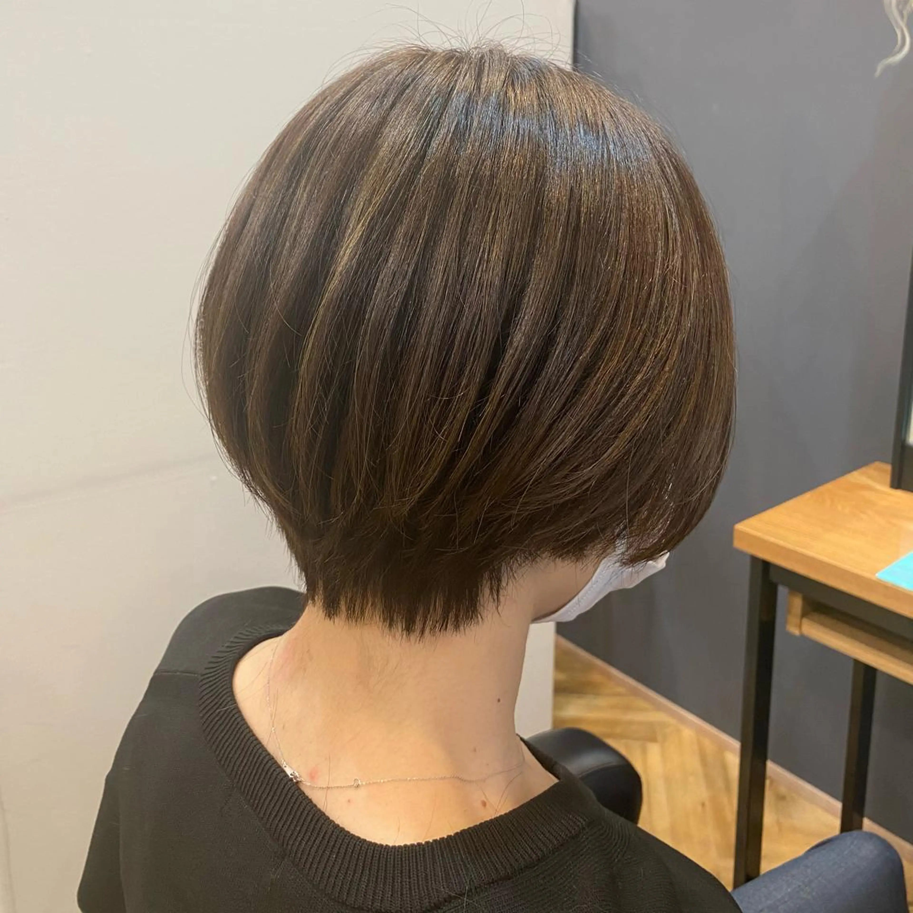 ショート カラー ブリーチ ハイライトカラー ハイライト カット ヘアカラー アルター市川  いづみのヘアスタイル