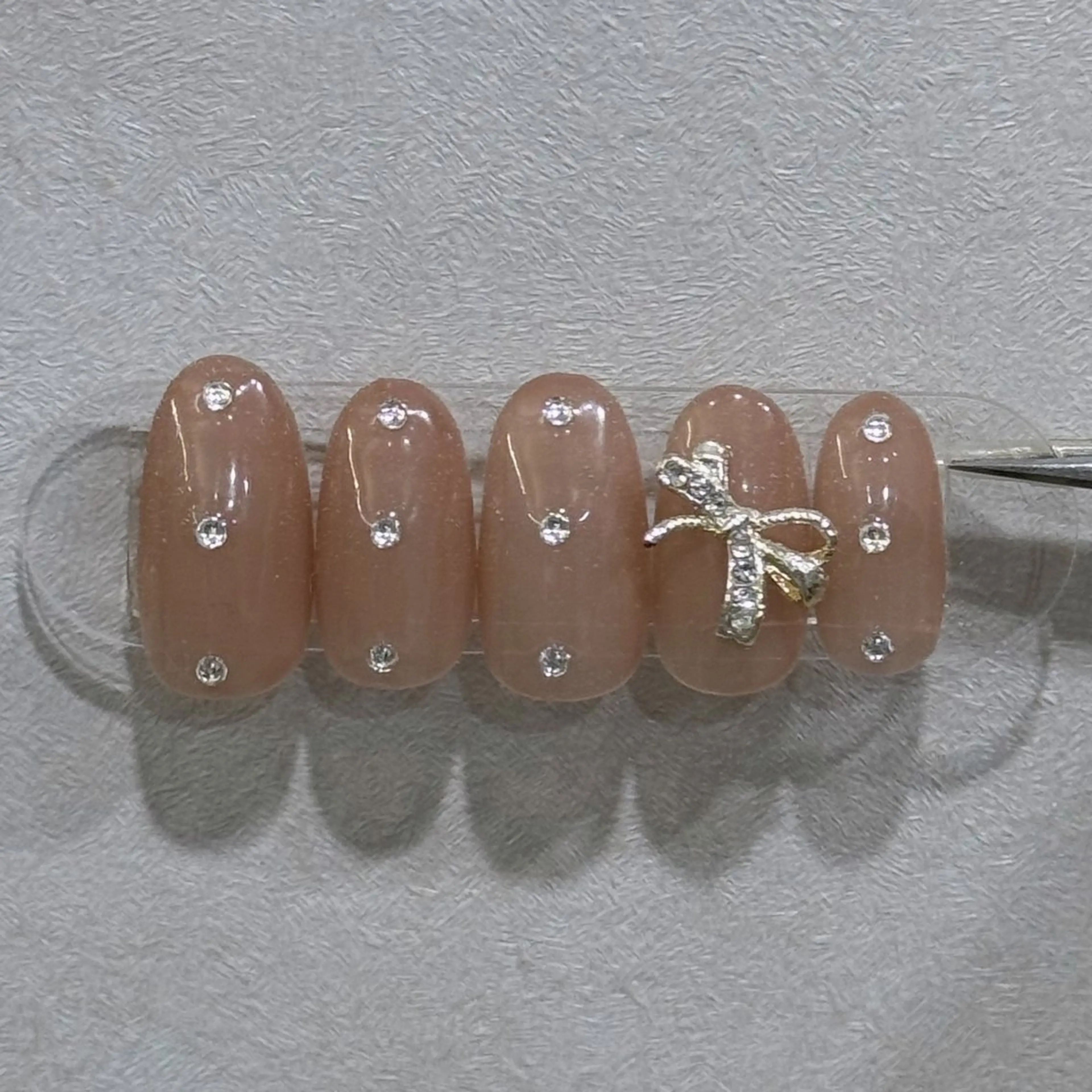 ネイル オフィスネイル リボン ストーンネイル ハンドネイル 韓国ネイル/ワンホン ネイル🎀表参道3分のネイルデザイン