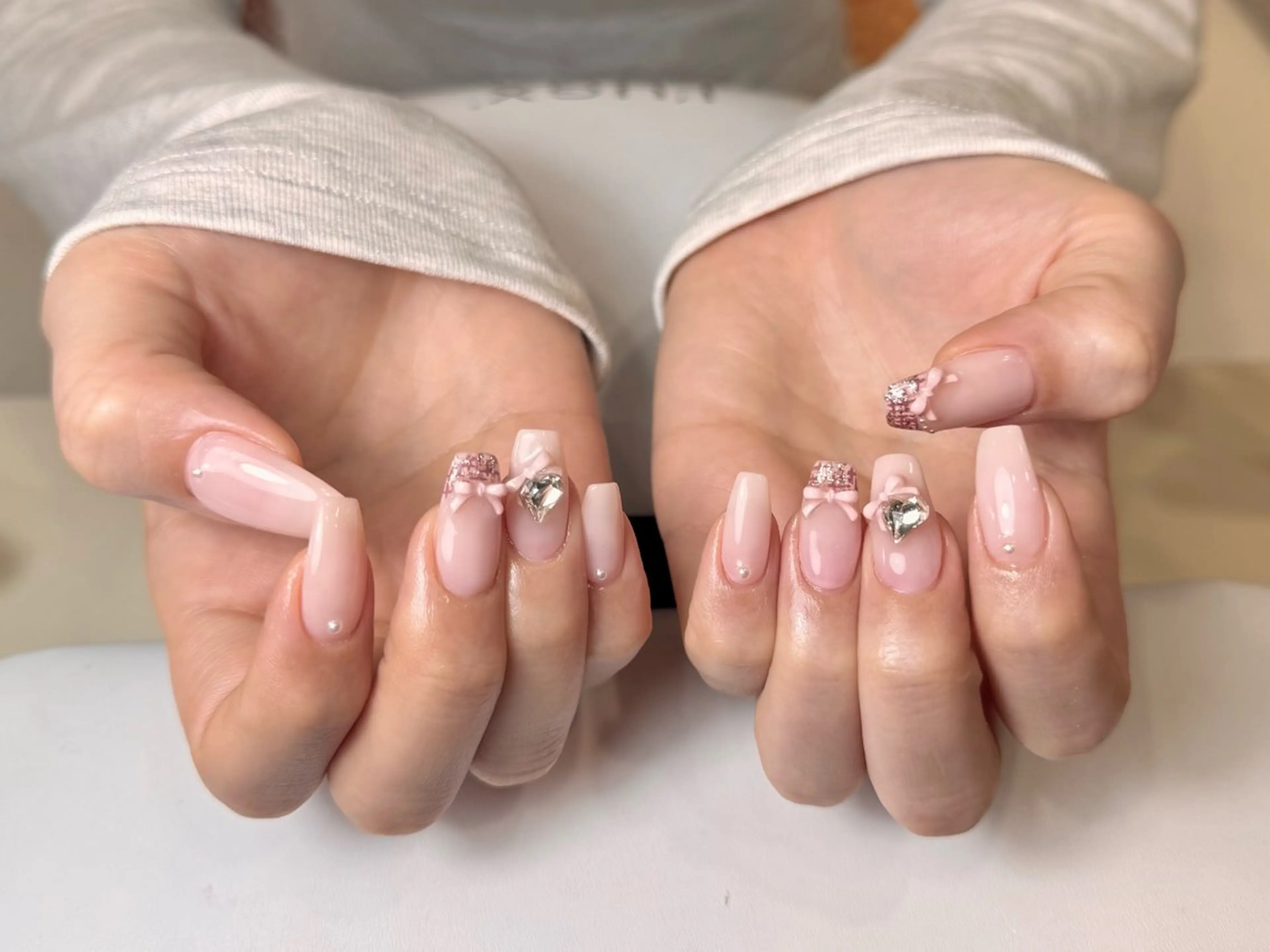 ネイル フレンチネイル ジェルネイル ガーリー ピンク リボン ハンドネイル ハンドケア チャ ミーのネイルデザイン