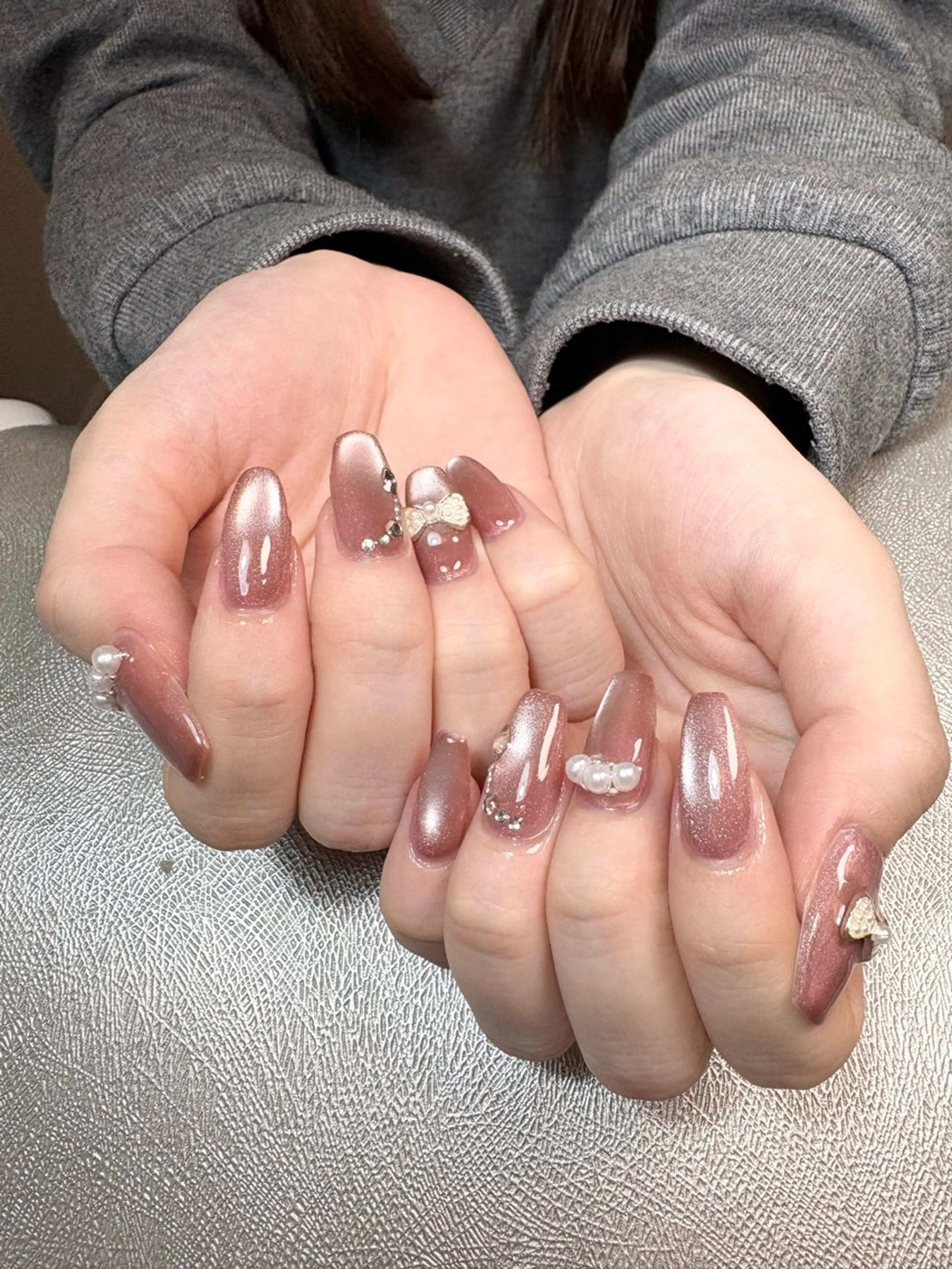 ネイル マグネットネイル リボン ストーンネイル ハンドネイル ✨韓国✨nail salonLumieのネイルデザイン