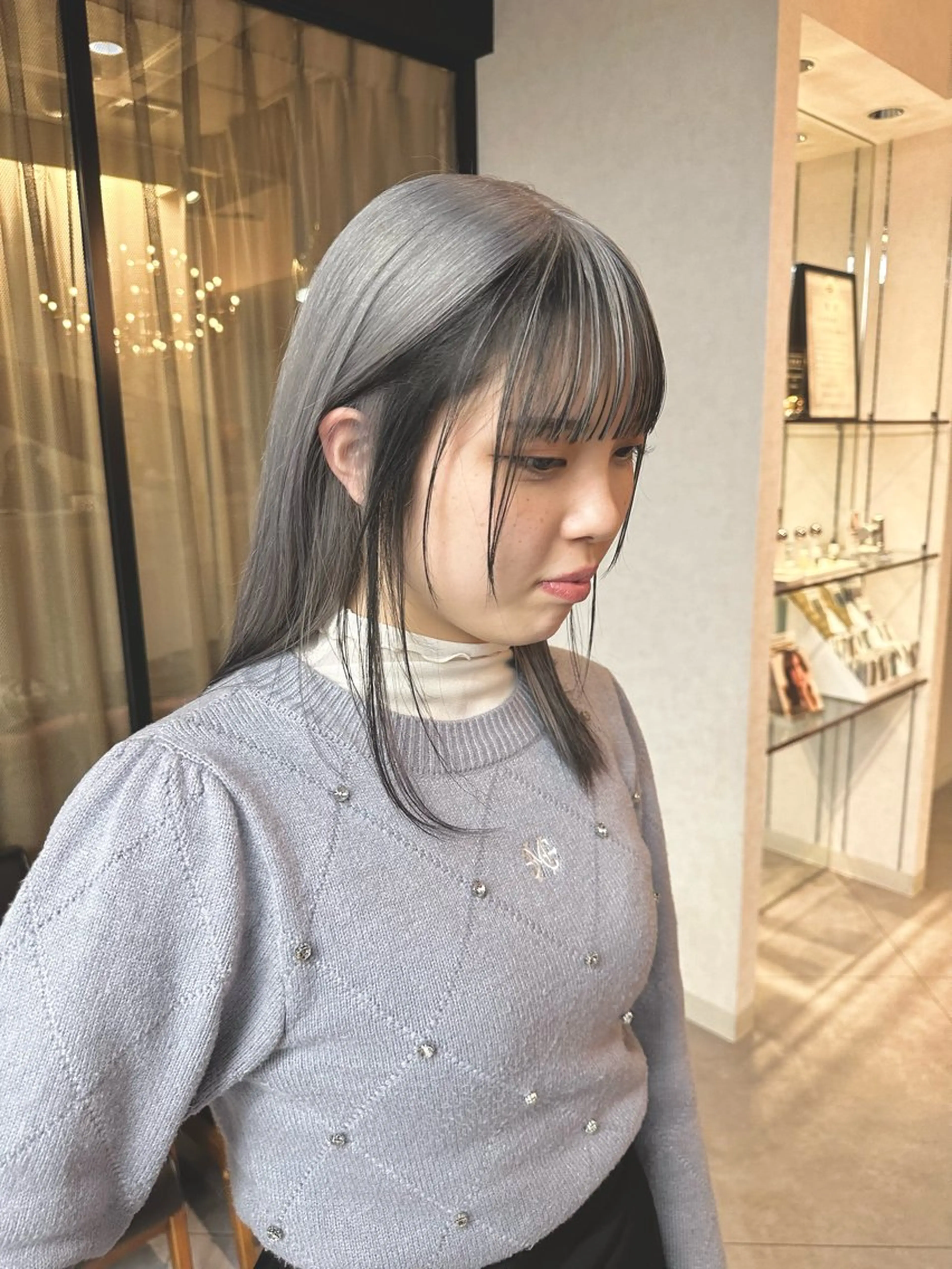 セミロング カラー ウルフとハイトーン みっちー✂️のヘアスタイル