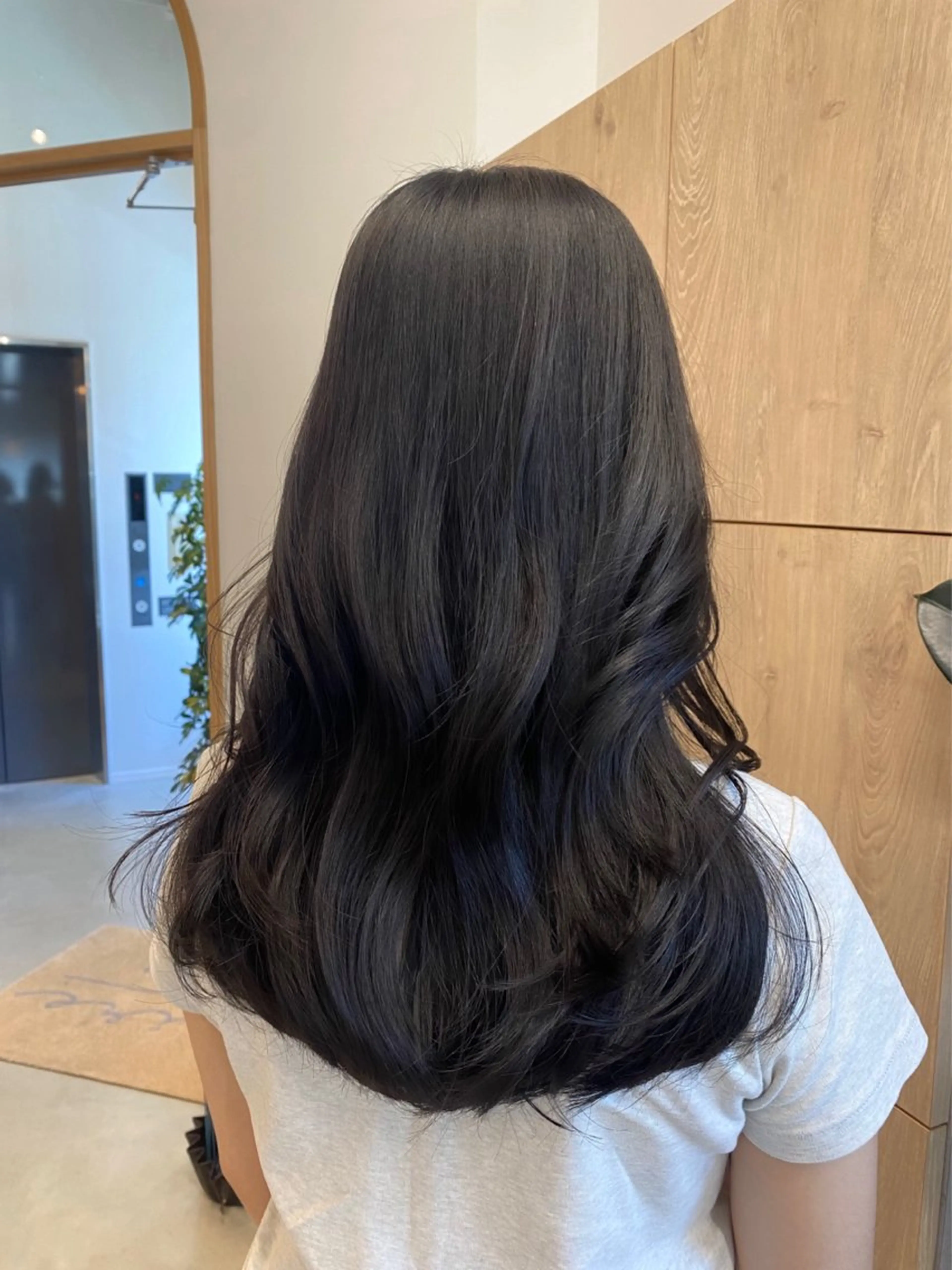 ロング レイヤーカット カット sanae /透明感カラーのヘアスタイル