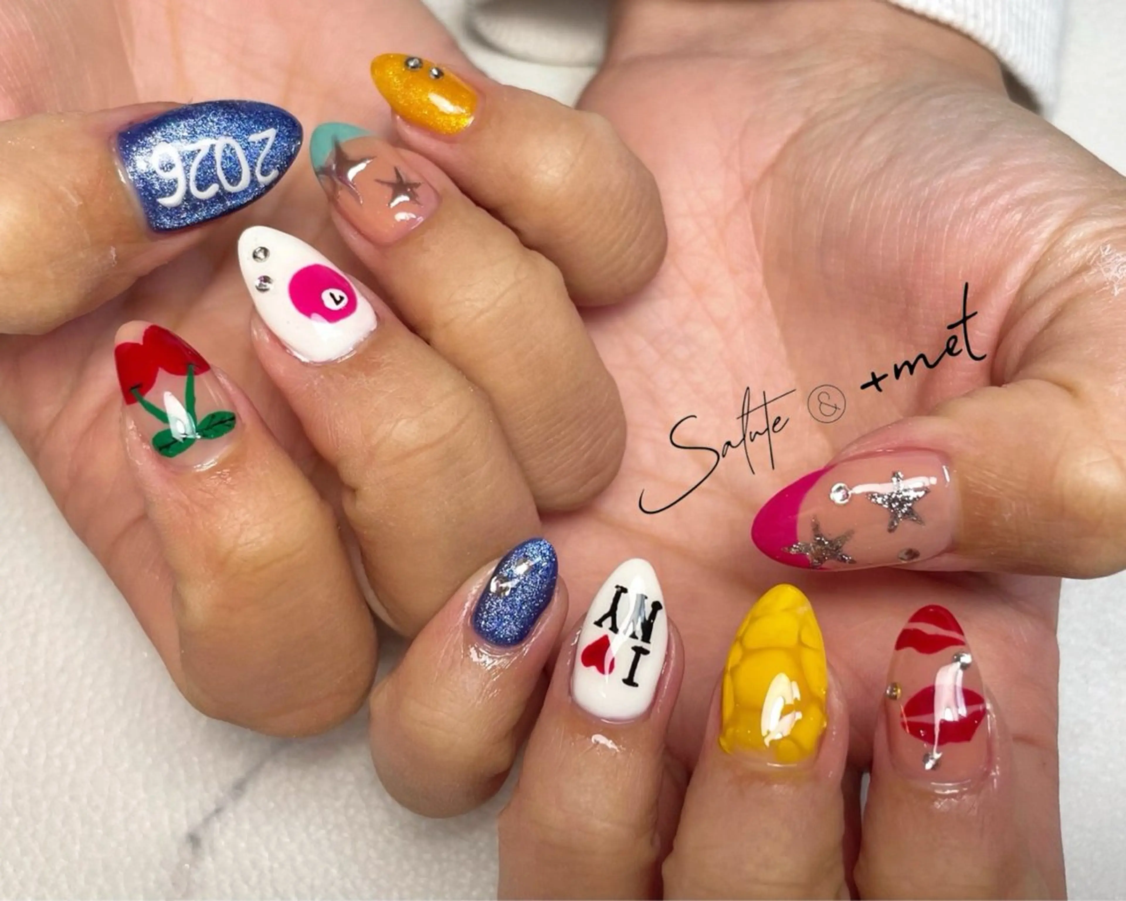 ネイル アートネイル ブルー ピンク 黄色 ハンドネイル 堀内 美里のネイルデザイン