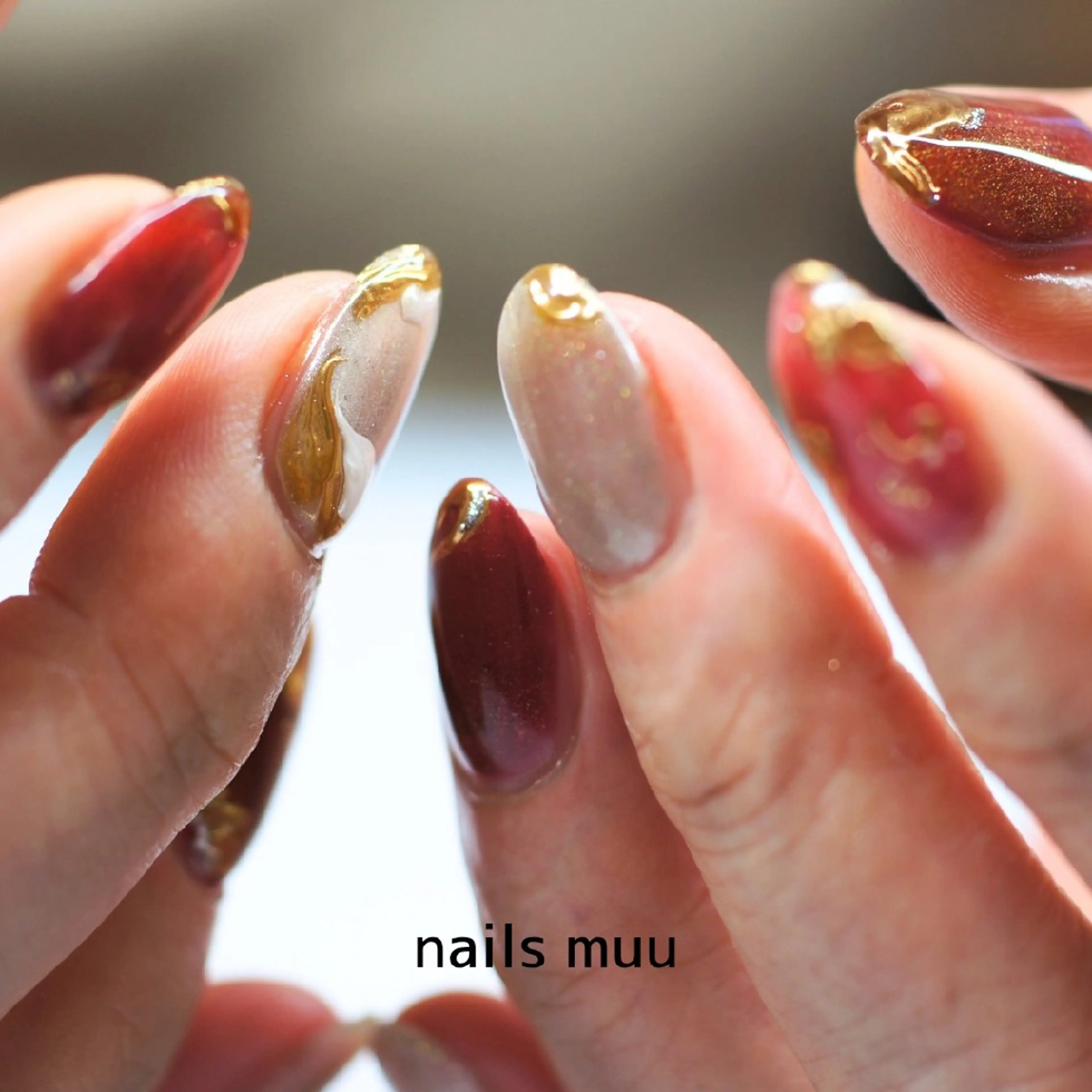 ネイル マグネットネイル 赤色 ホワイト ハンドネイル nails muu まゆのネイルデザイン
