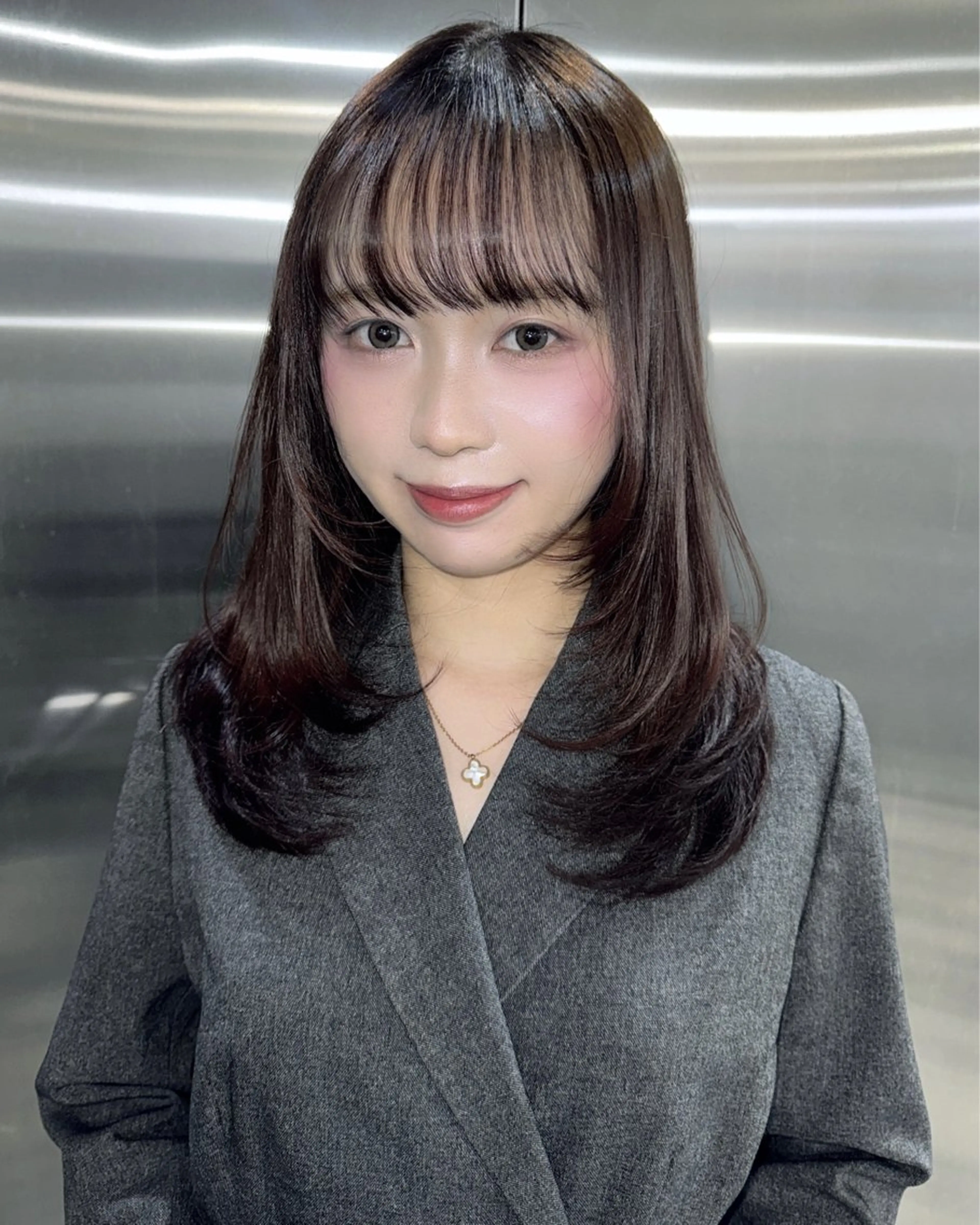 セミロング カラー ヘアアレンジ ヘアカラー トリートメント ヘアセット 韓国レイヤーカット/ 儚げカラーチナツのヘアスタイル