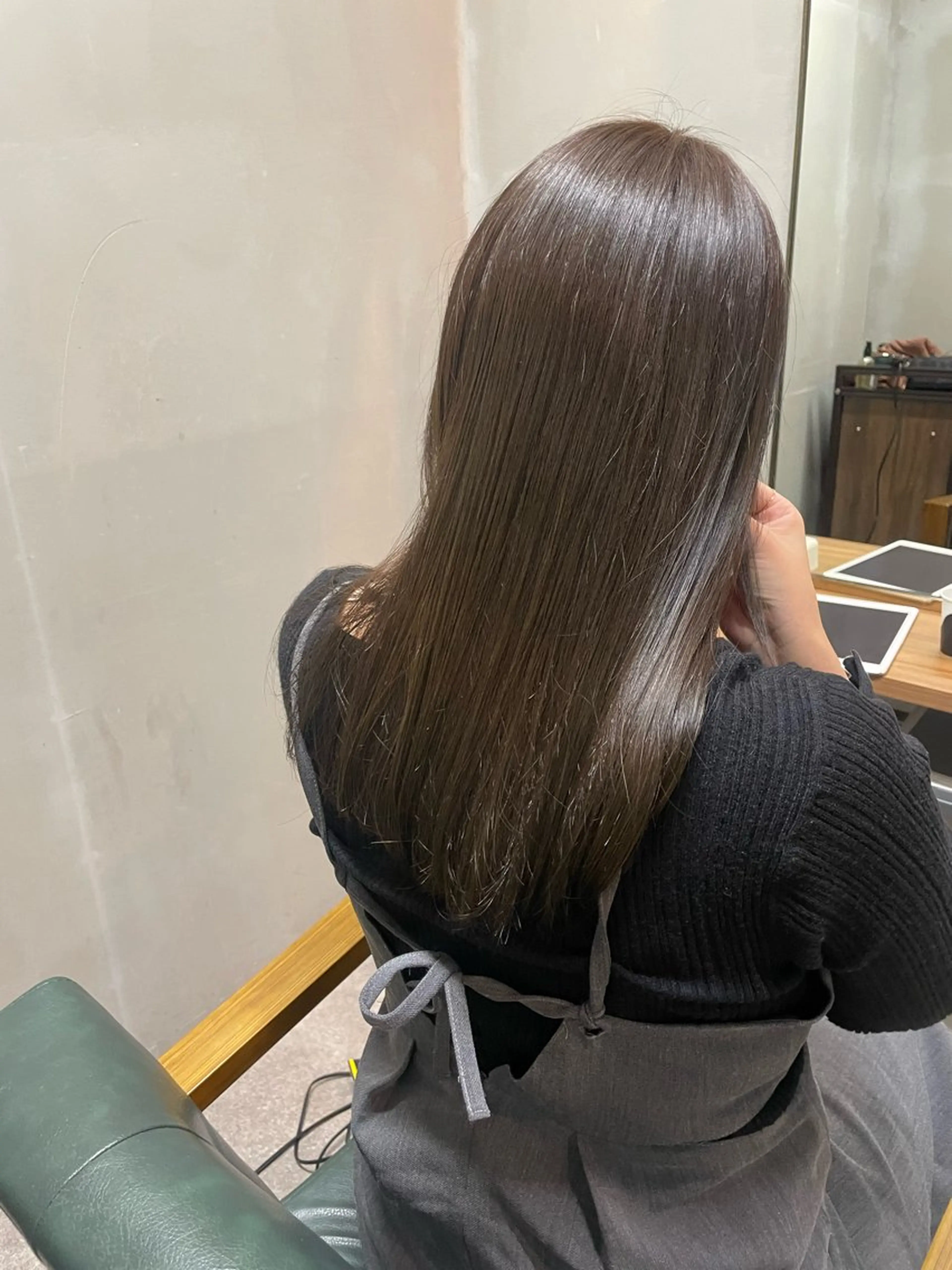 ミディアム カラー ベージュカラー イルミナカラー オリーブベージュ トリートメント カット ヘアカラー トリートメント 齊藤 桃子のヘアスタイル