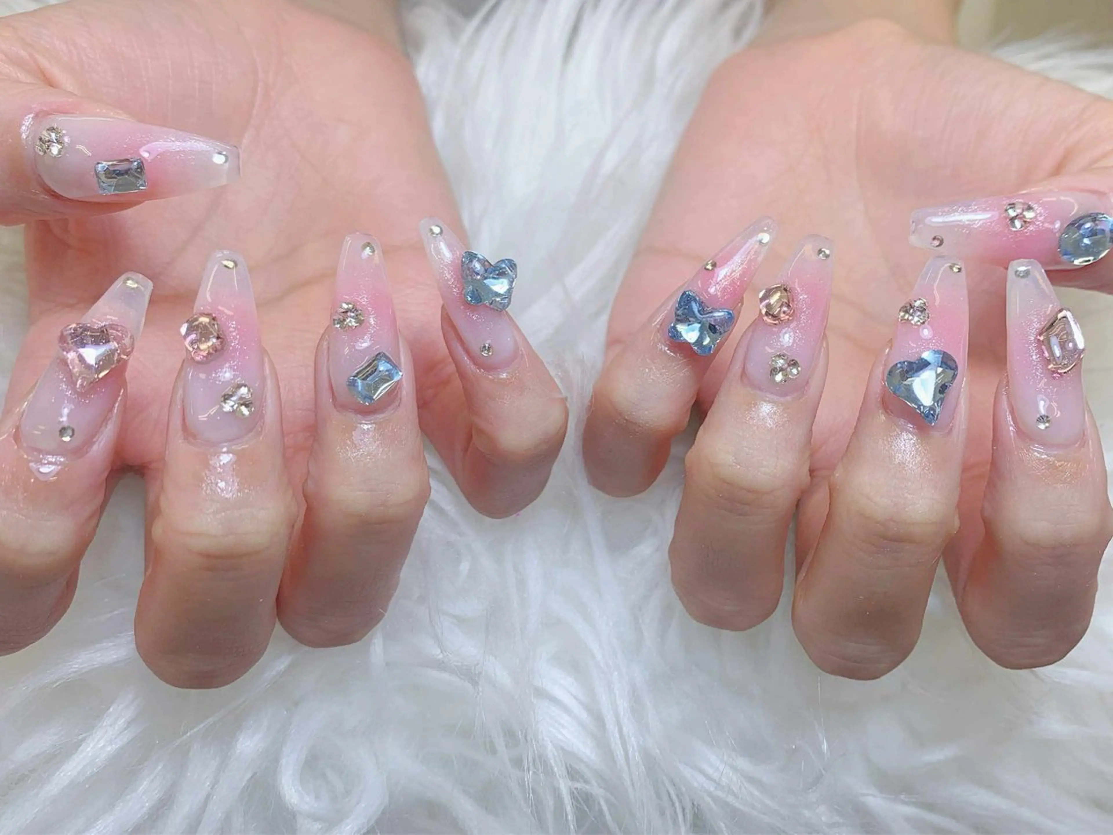 ネイル チークネイル 長さ出し フレンチネイル ジェルネイル ガラスフレンチ ハンドネイル anh nail anne🤍のネイルデザイン