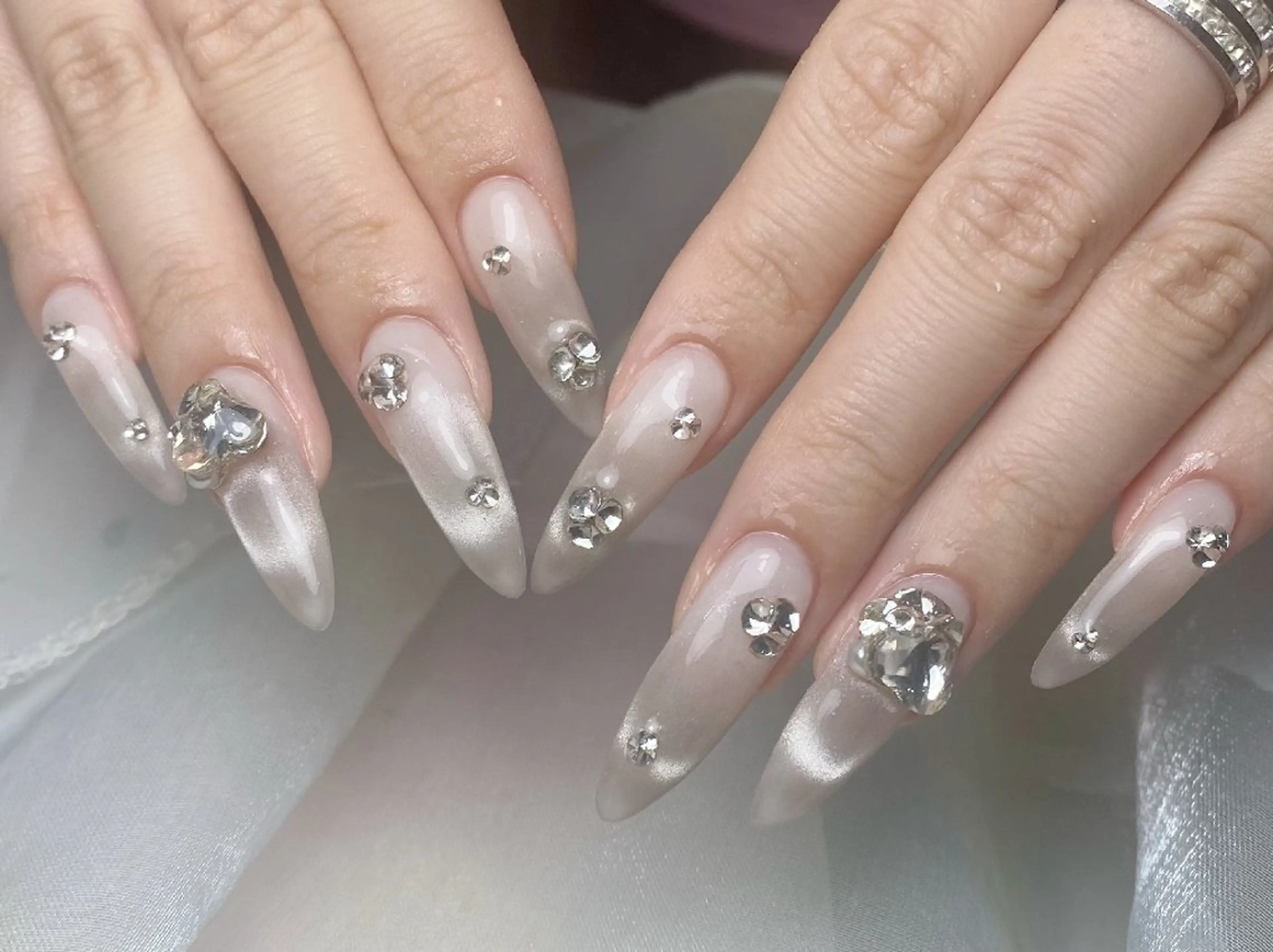 ネイル チークネイル フレンチネイル ジェルネイル ガーリー キラキラネイル ハンドネイル UM Nail Salonのネイルデザイン