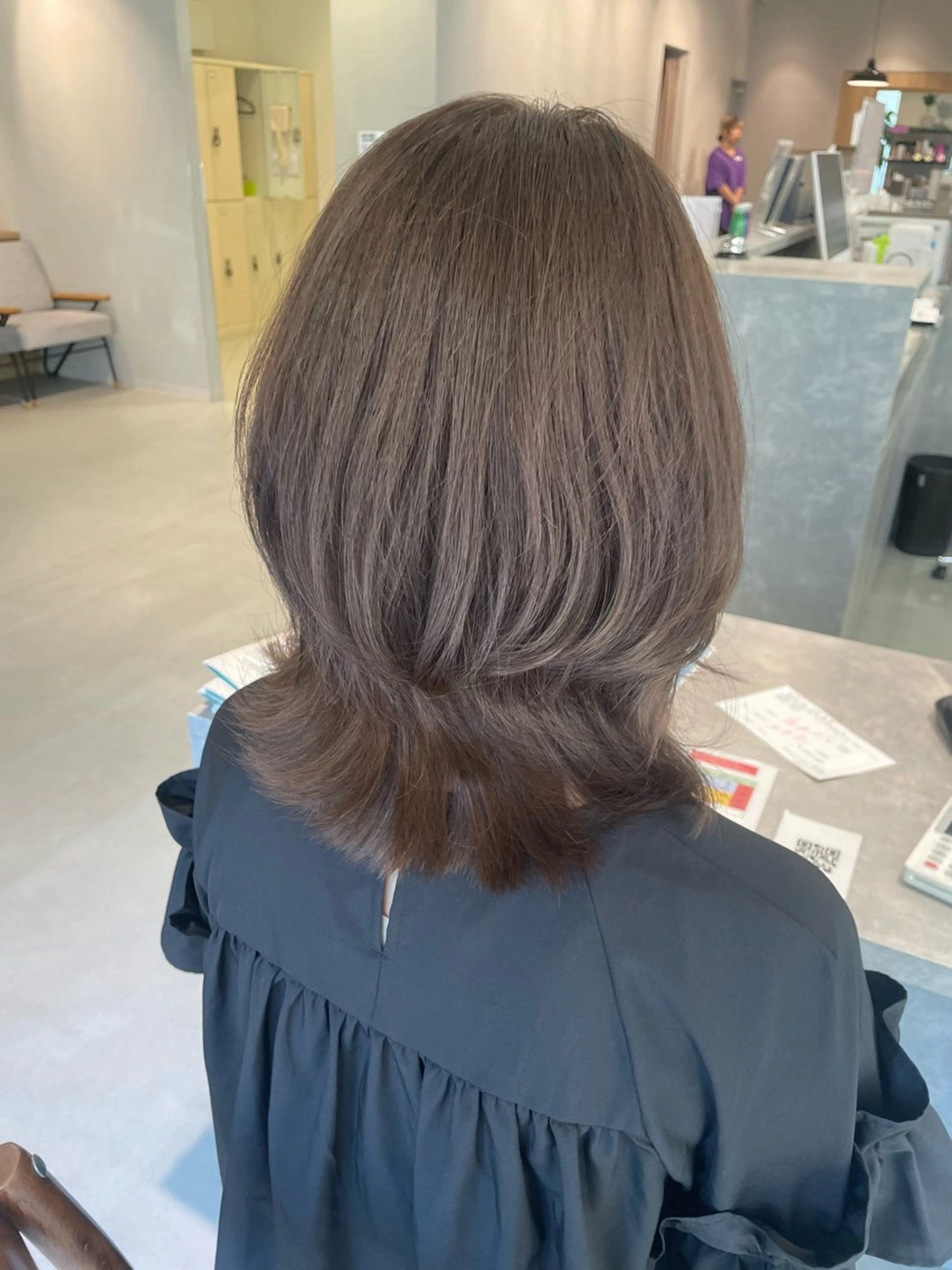 ミディアム くびれヘア くびれレイヤー レイヤーカット カット ヘアカラー ヘッドスパ 大人可愛い🎀ིྀ 🪞柔らかベージュのヘアスタイル