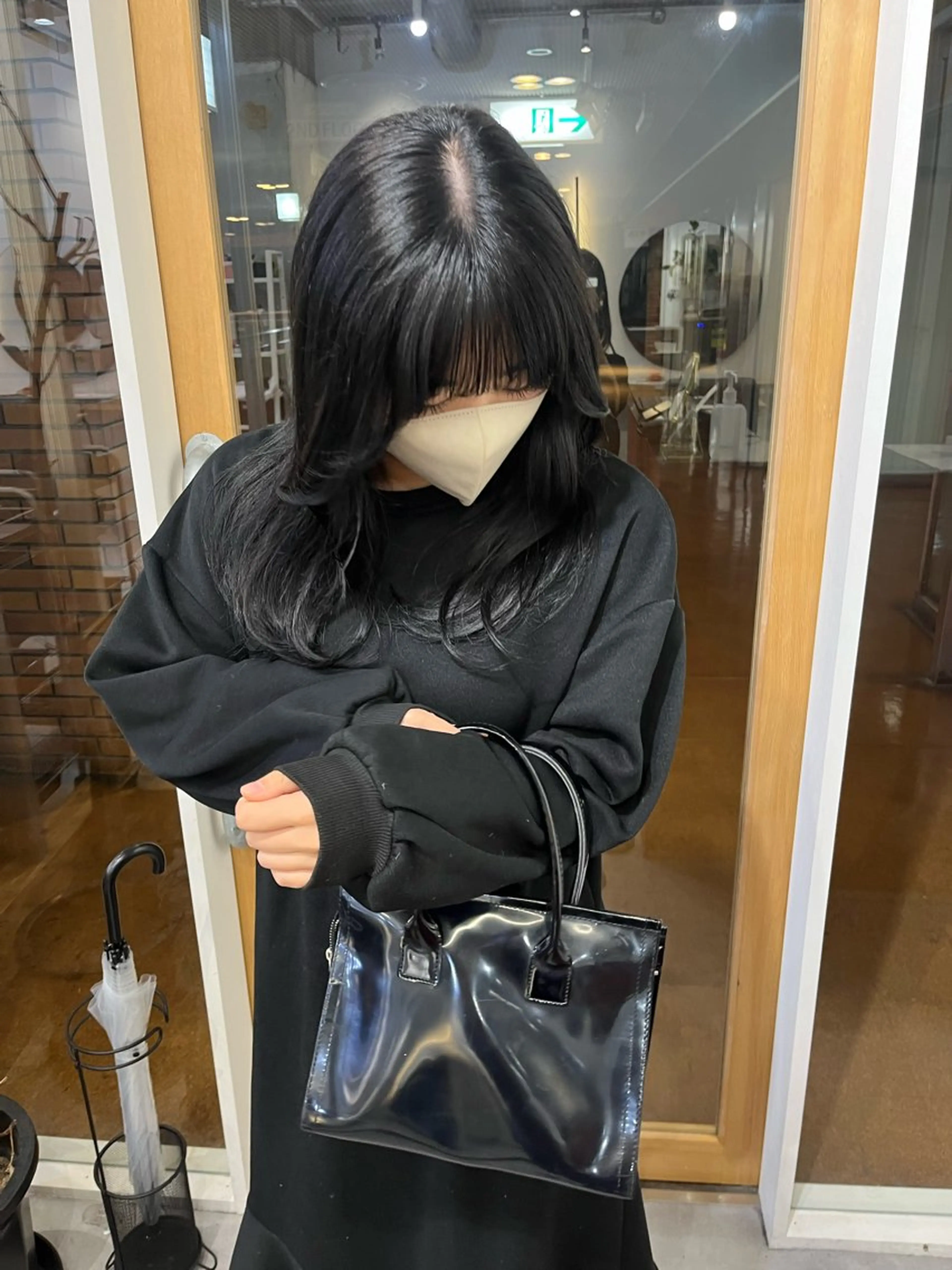 セミロング ブリーチなしカラー /ベージュカラーのヘアスタイル