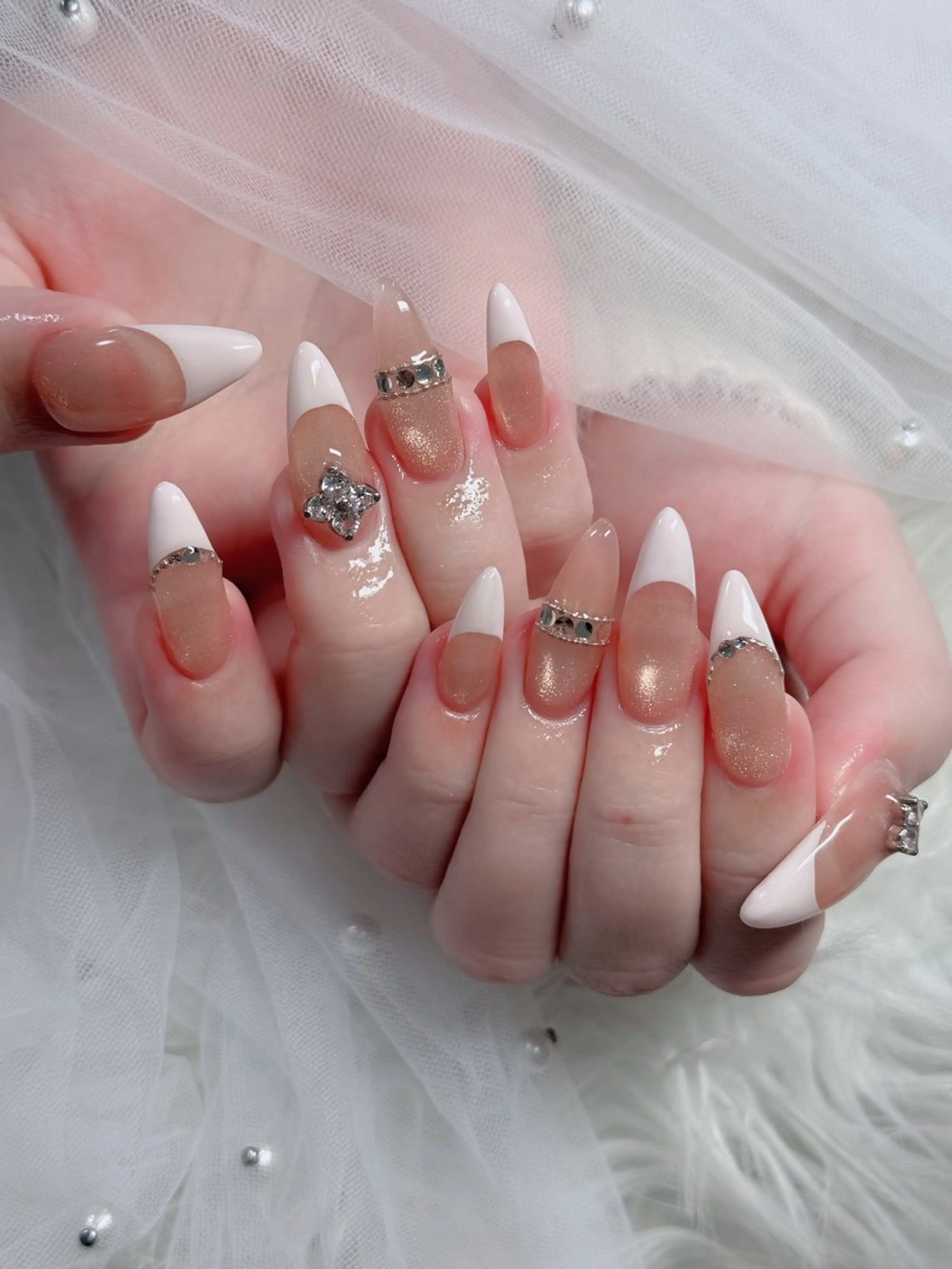 ネイル オーロラネイル フレンチネイル ジェルネイル ハロウィン キラキラネイル ハンドネイル H.baby Nail Salonのネイルデザイン