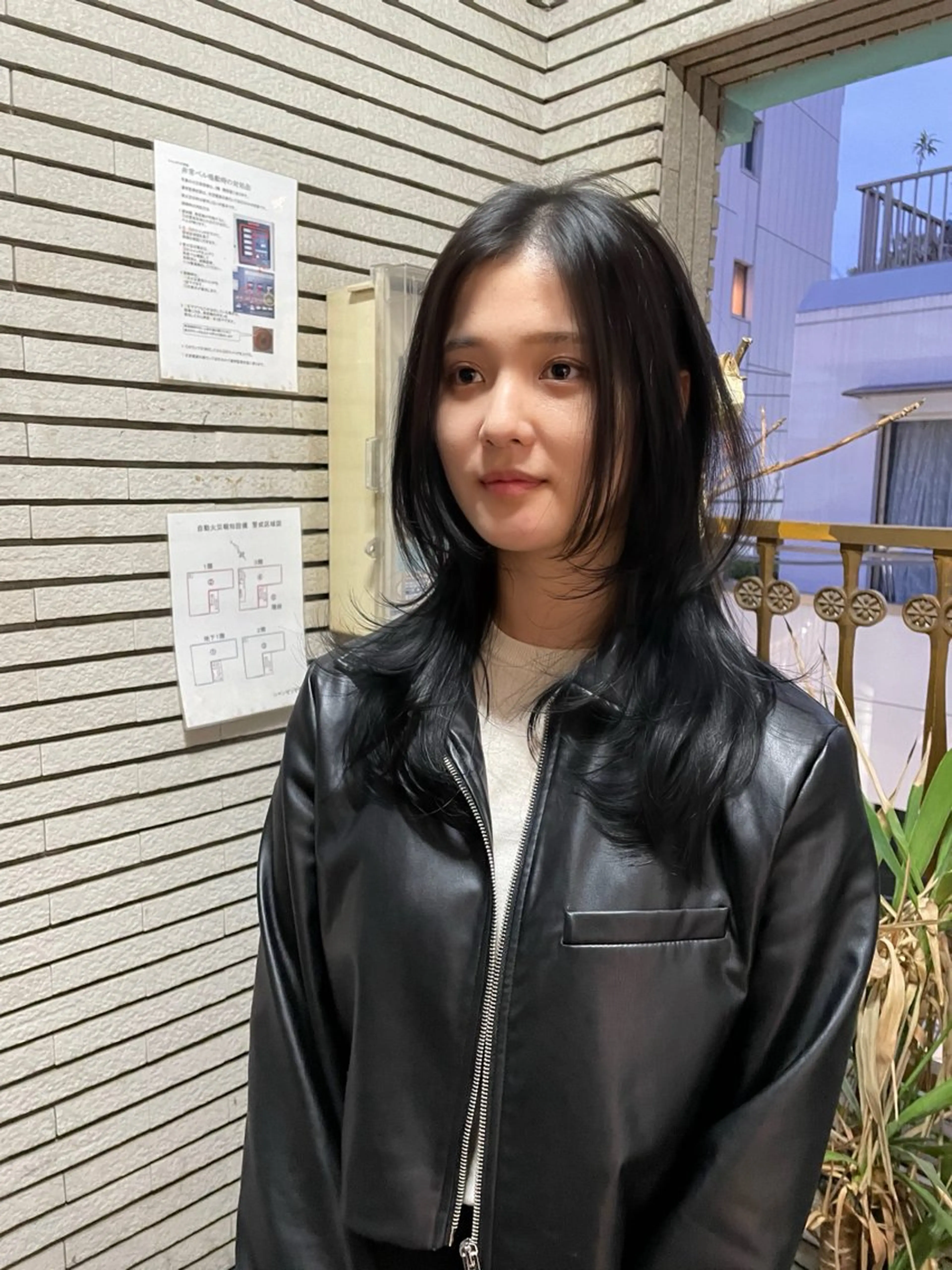 ロング カラー 黒髪 ブルーカラー ブルーブラック ハイレイヤー 韓国風ヘア カット ヘアカラー トリートメント レイヤーカット🎀 kanaのヘアスタイル