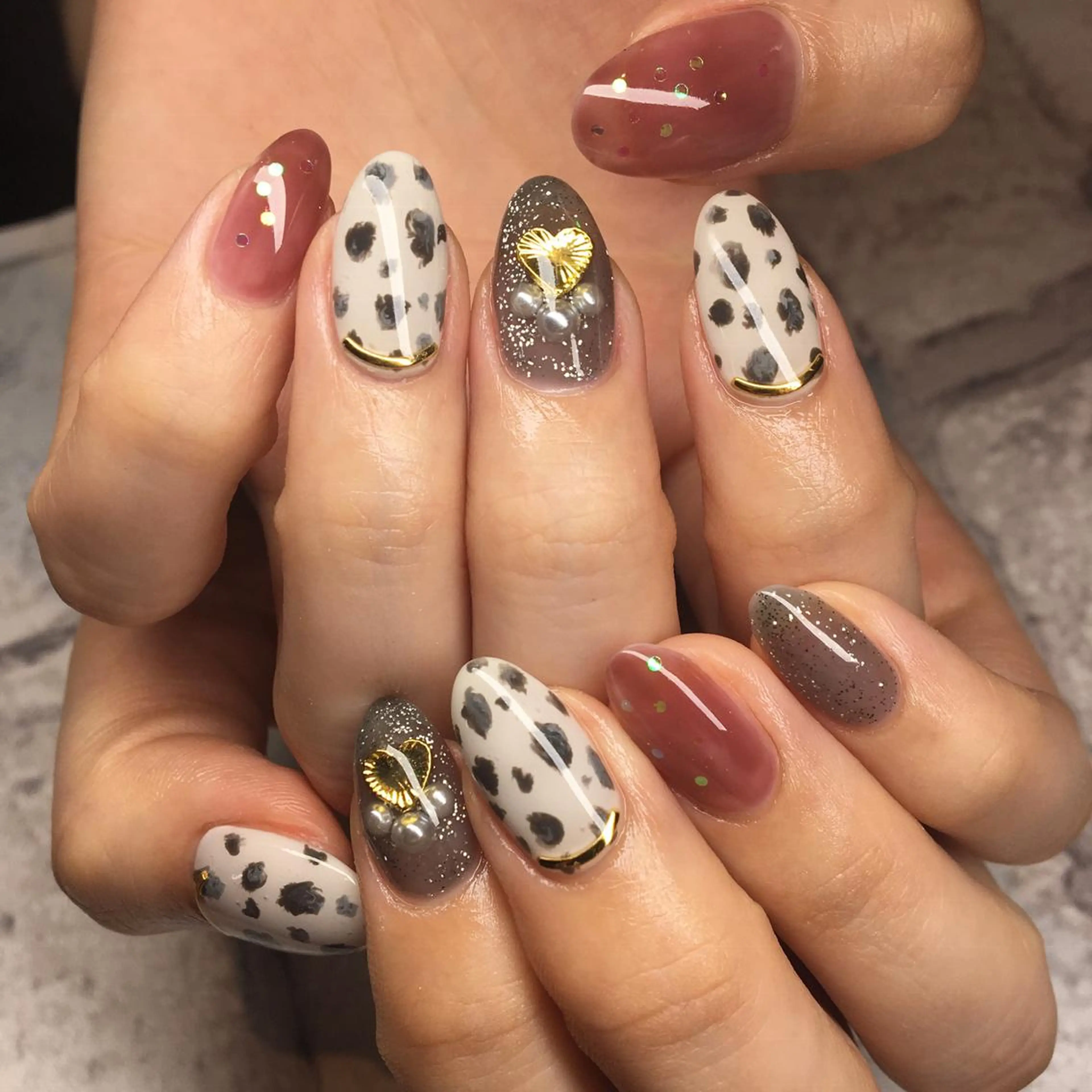 ネイル repos~ルポ~所属・里見 麗のネイルデザイン