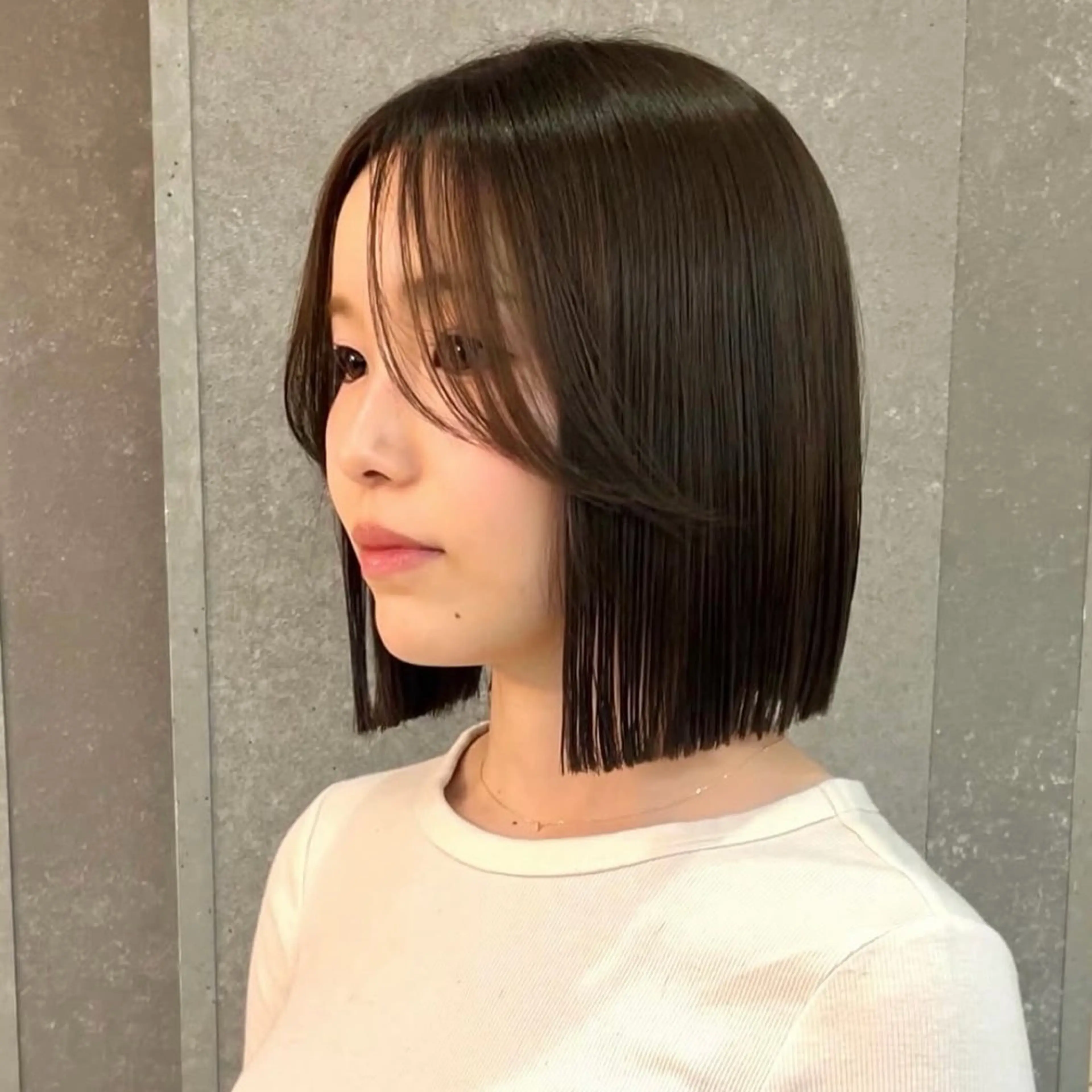 ミディアム 切りっぱなしボブ ボブ カット トリートメント ボブ/くびれボブ/ 髪質改善/Ru-kaのヘアスタイル