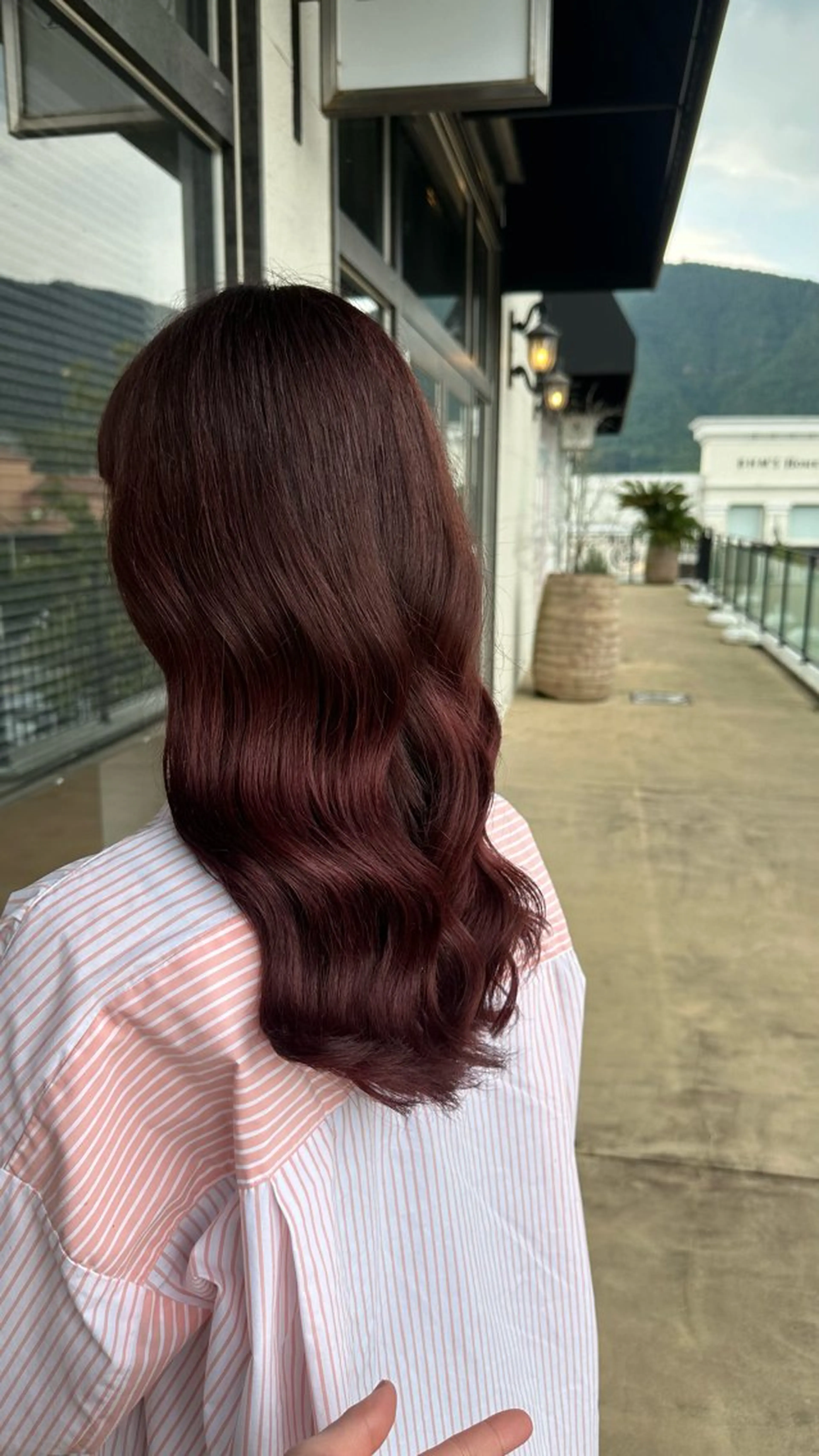 ロング カラー レッドカラー ヘアカラー トリートメント 鵜飼 真伍のヘアスタイル