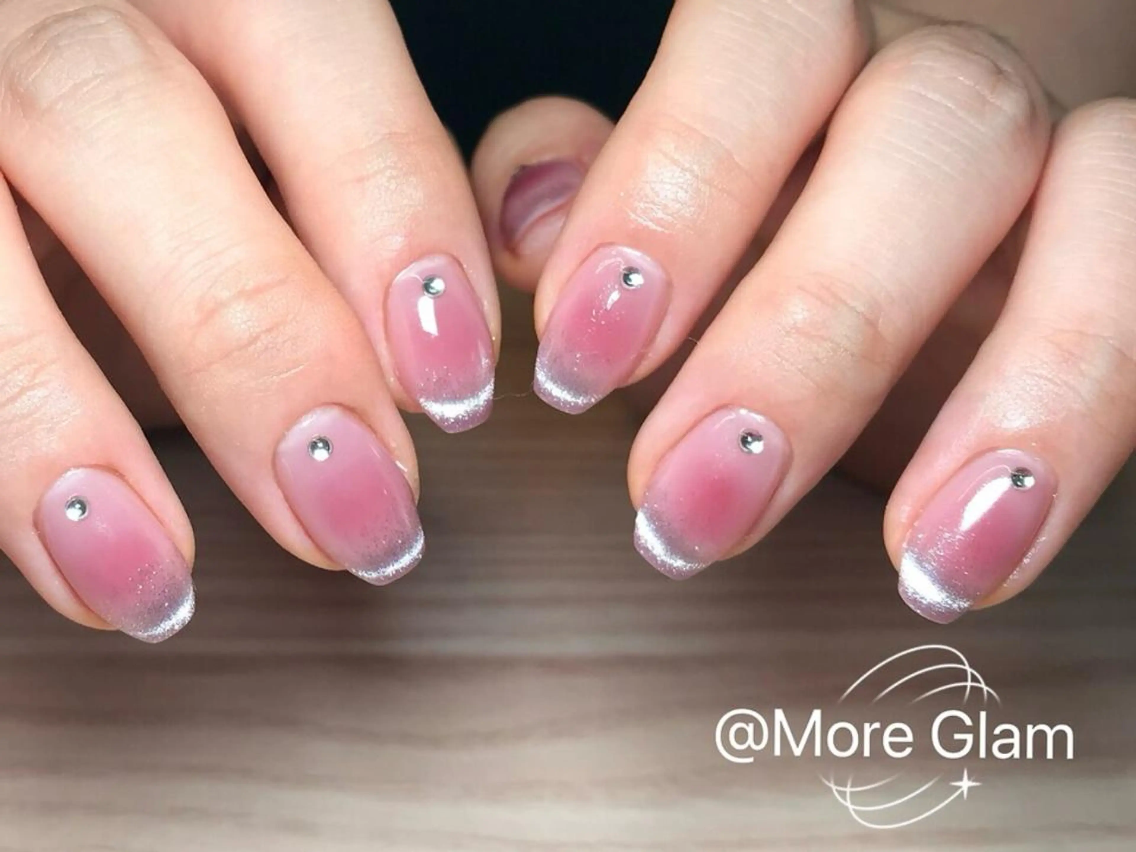 ネイル 長さ出し フットネイル フレンチネイル ジェルネイル ガラスフレンチ MoreGlam ネイルのネイルデザイン