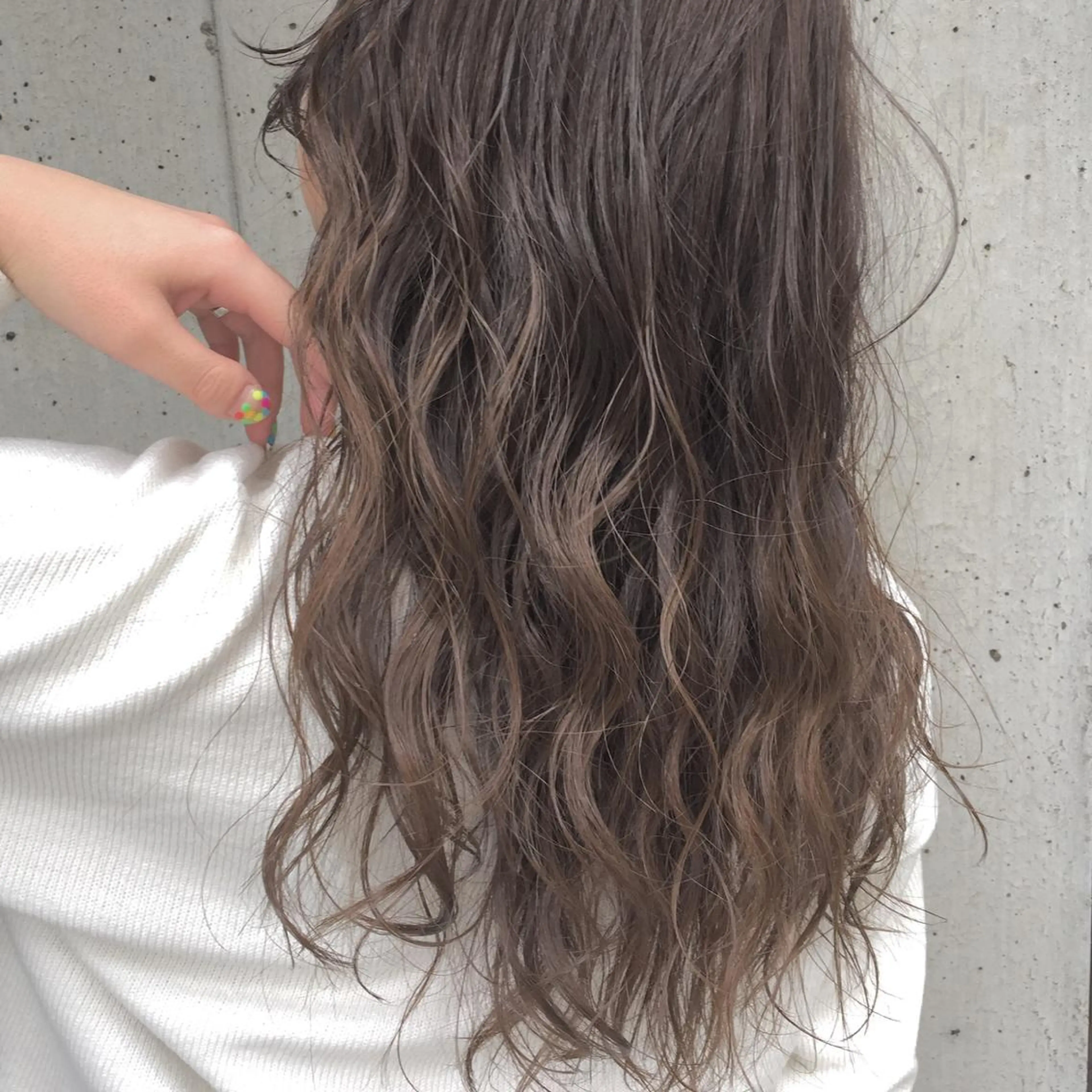 セミロング カラー パーマ ヘアアレンジ メンズ キッズ ネイル マツエク・マツパ メンズブリーチ メンズハイライト メンズインナーカラー ブリーチ グラデーションカラー 韓国風×透明感カラー 髪質改善オタベシンヤのヘアスタイル