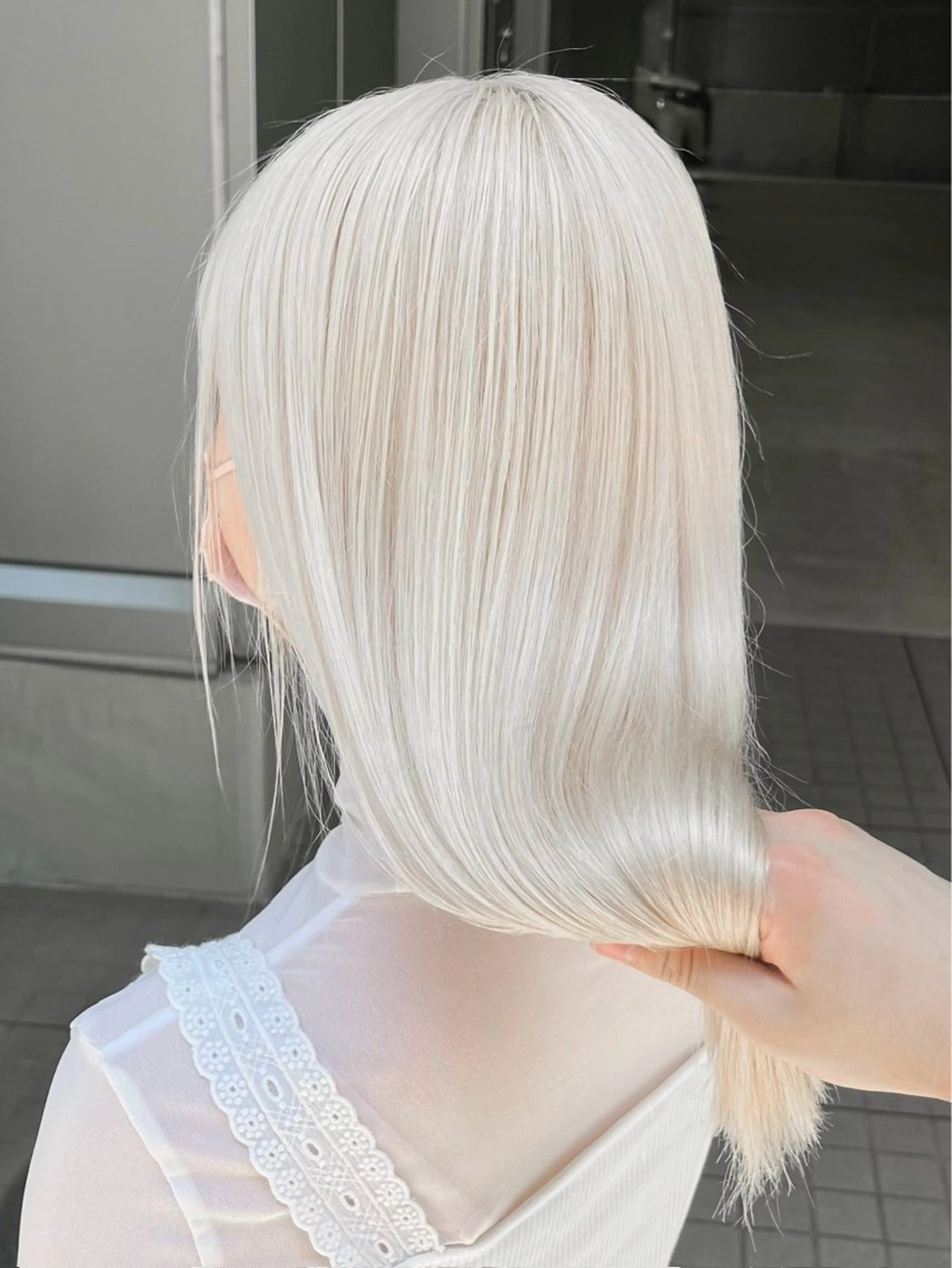 セミロング カラー ヘアカラー イツク ⚡️ ルーツ/ハイトーンのヘアスタイル