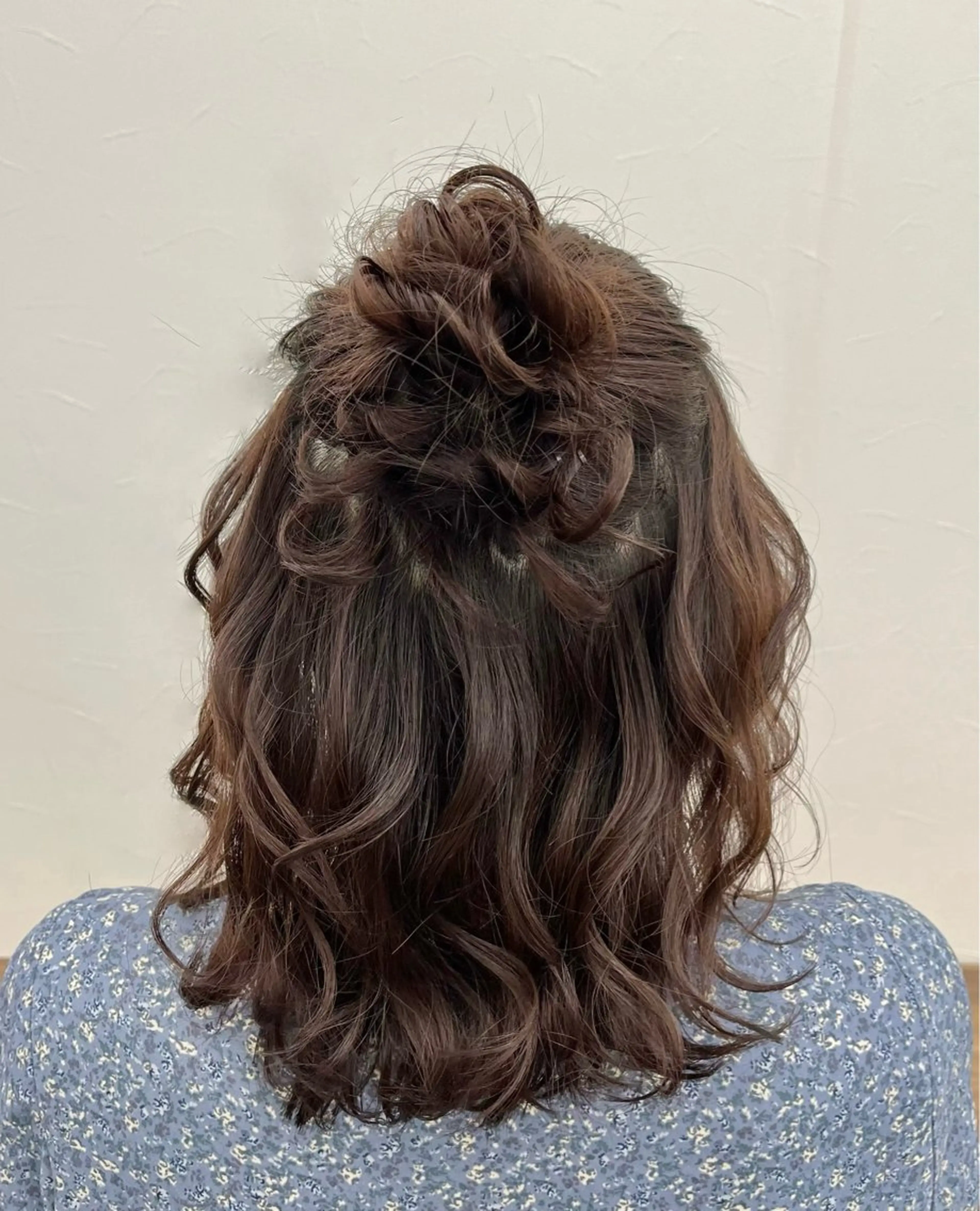 セミロング お団子ヘア 君山 希美のヘアスタイル