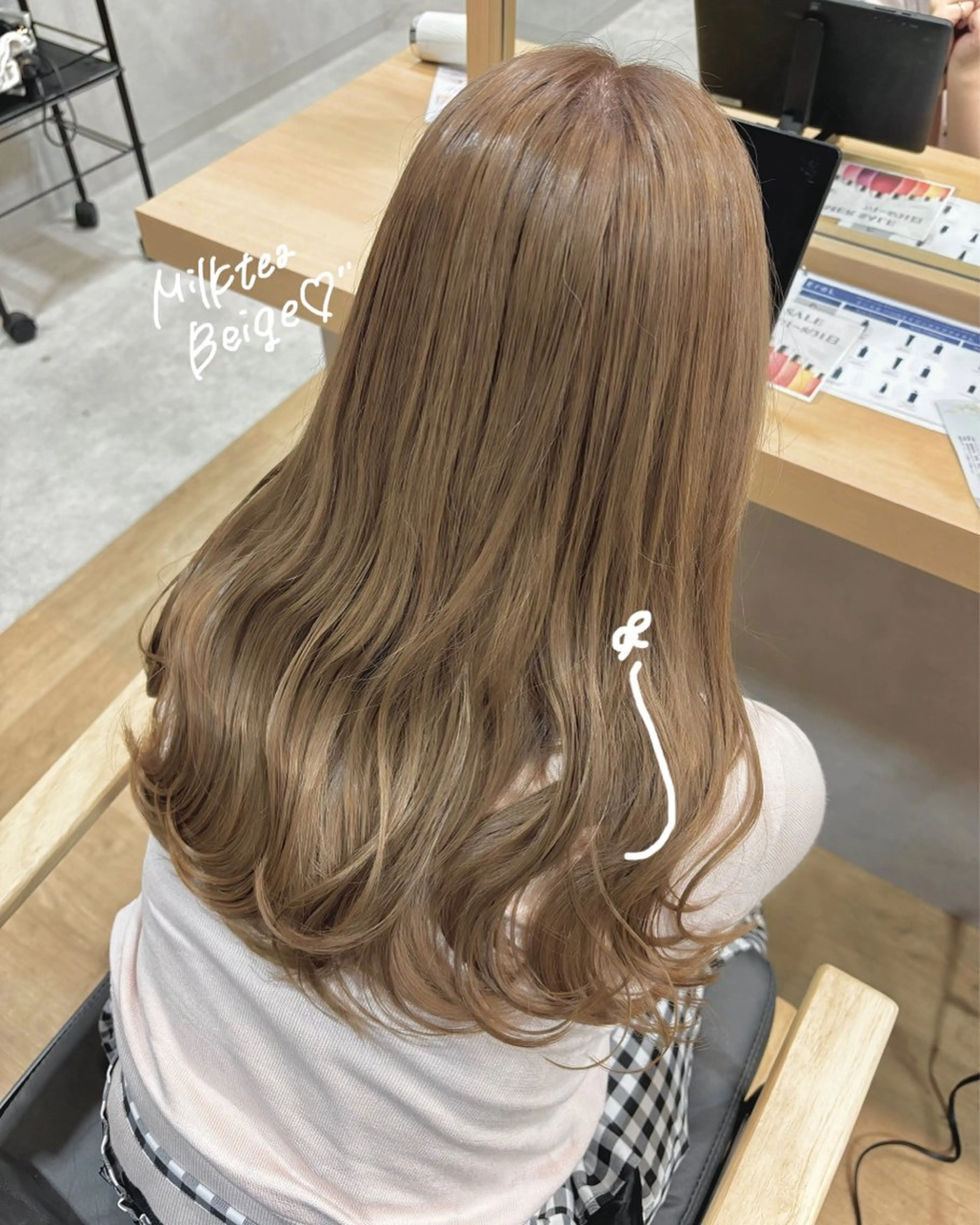 セミロング カラー ベージュカラー ミルクティーベージュ ヘアカラー regalo Acari🍎のヘアスタイル