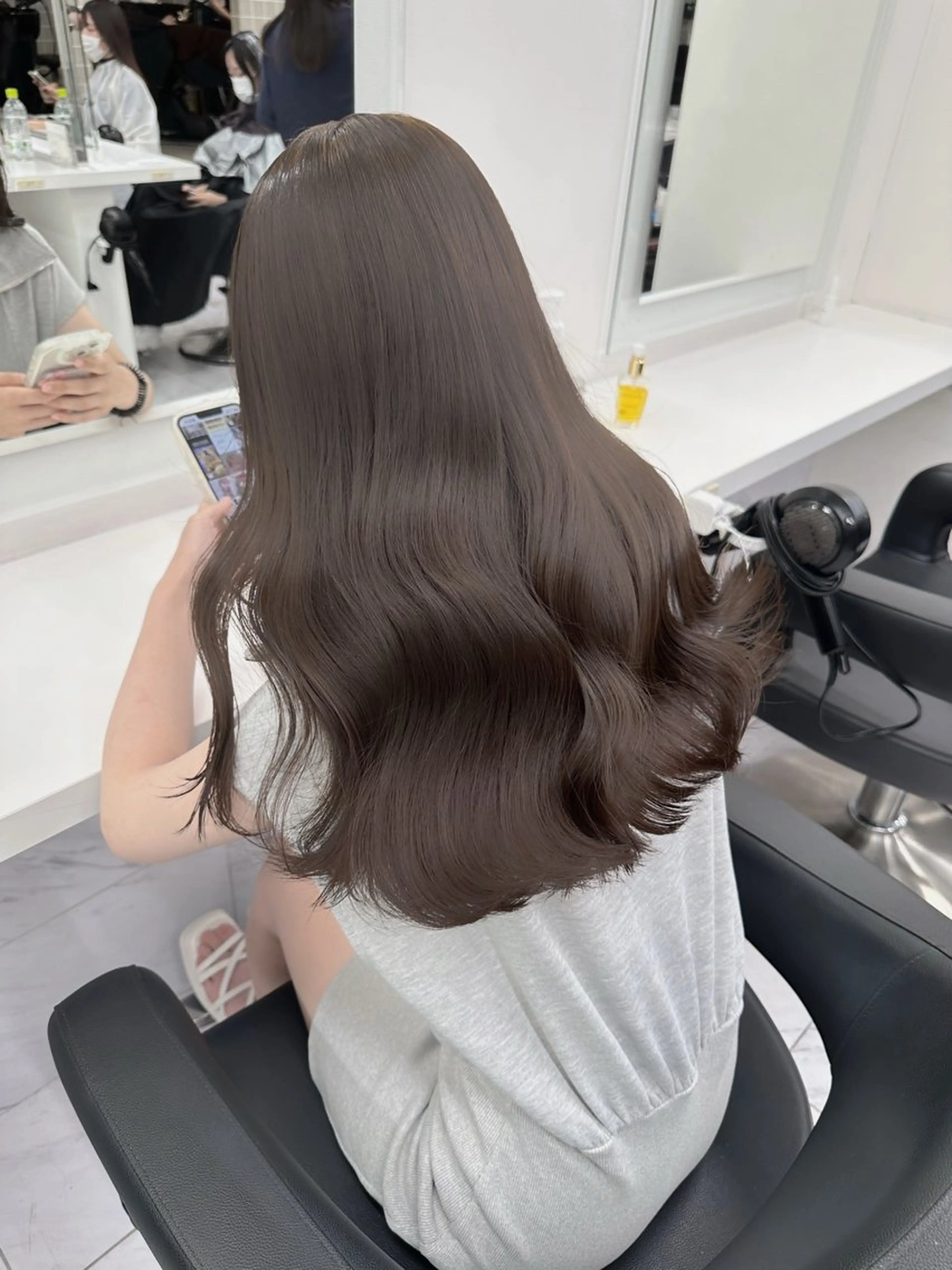 カラー ヘアカラー トリートメント 地毛風縮毛矯正飛我 赤み無し透明感ヘアのヘアスタイル