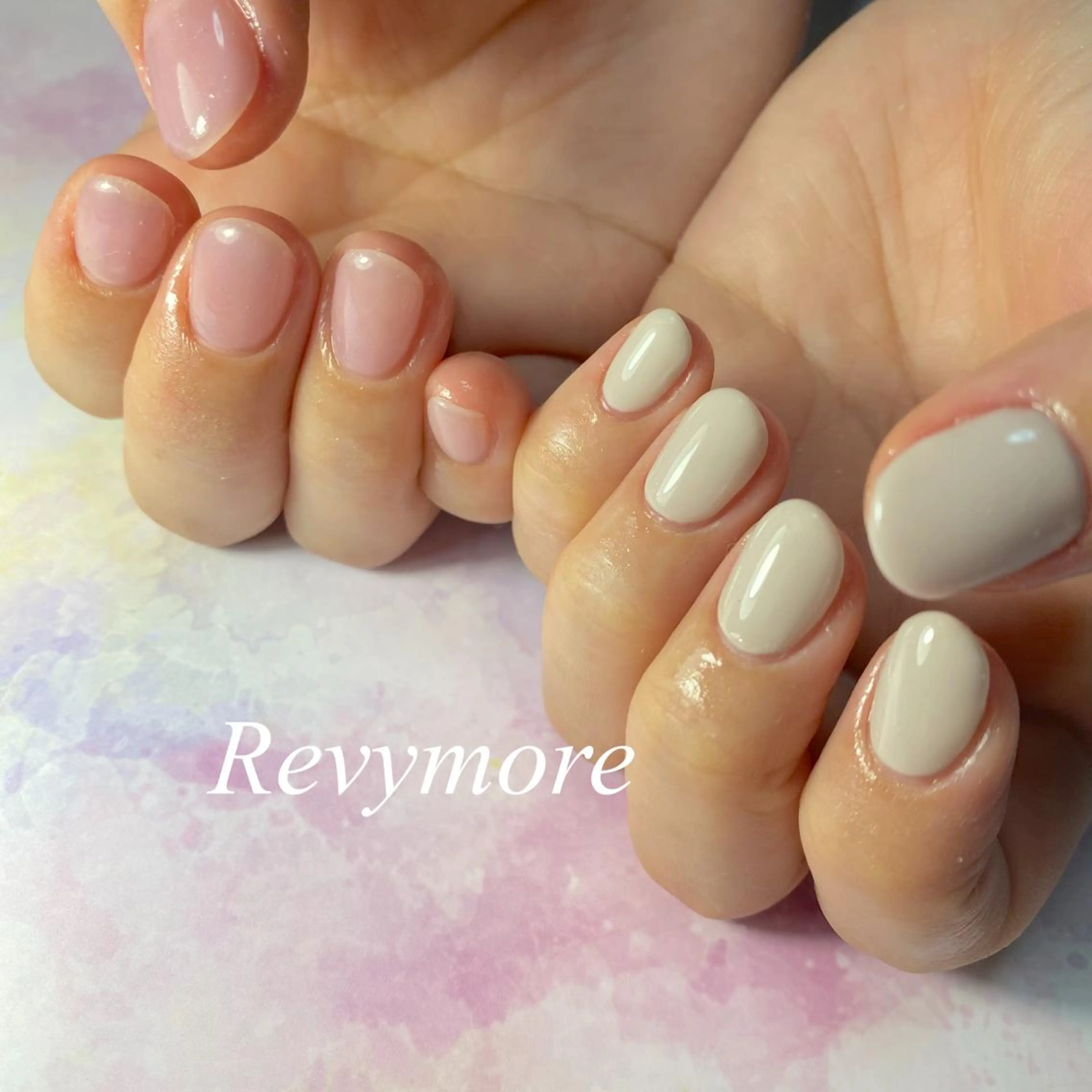 ミディアム ネイル クリアネイル ジェルネイル ニュアンスネイル オフィスネイル ワンカラーネイル nail salon Revymoreのネイルデザイン