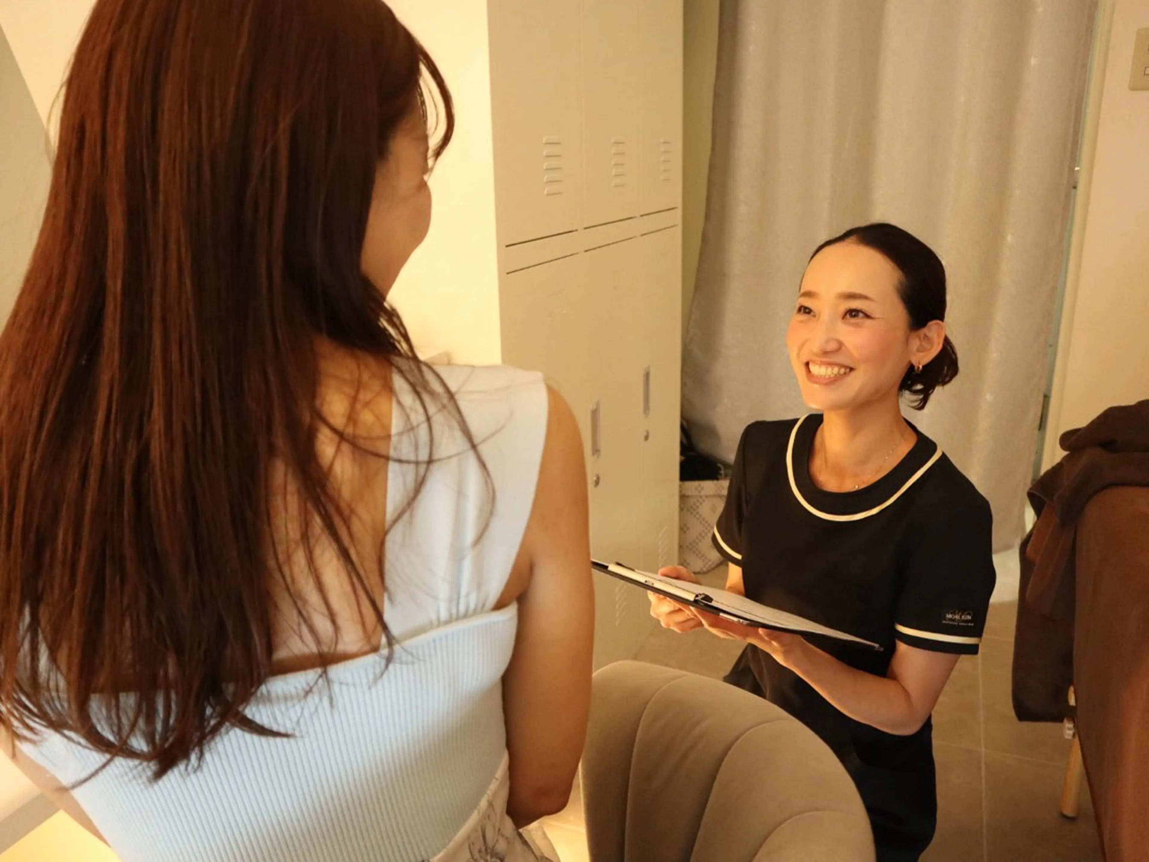 【まずは相談】どのメニューを選んで良いかわからない方はお客様のお肌をみさせて頂いてこちらでメニューをご提案させて頂きますの写真