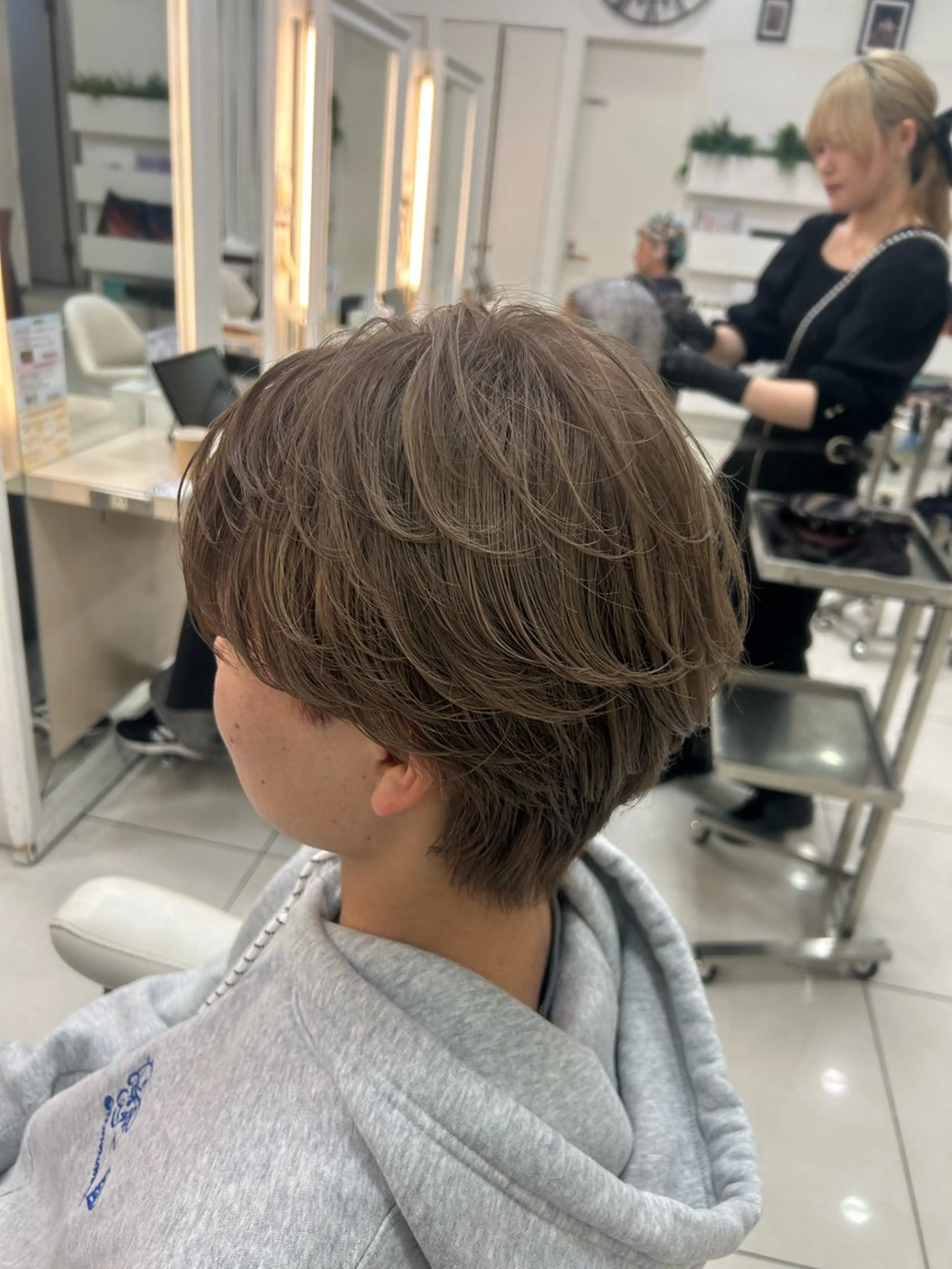 ショート カラー メンズ センターパート フェードカット フェザーパーマ カルマパーマ マッシュ カット ヘアカラー トリートメント 髪質改善/艶カラー/ メンズパーマ/鈴木のヘアスタイル