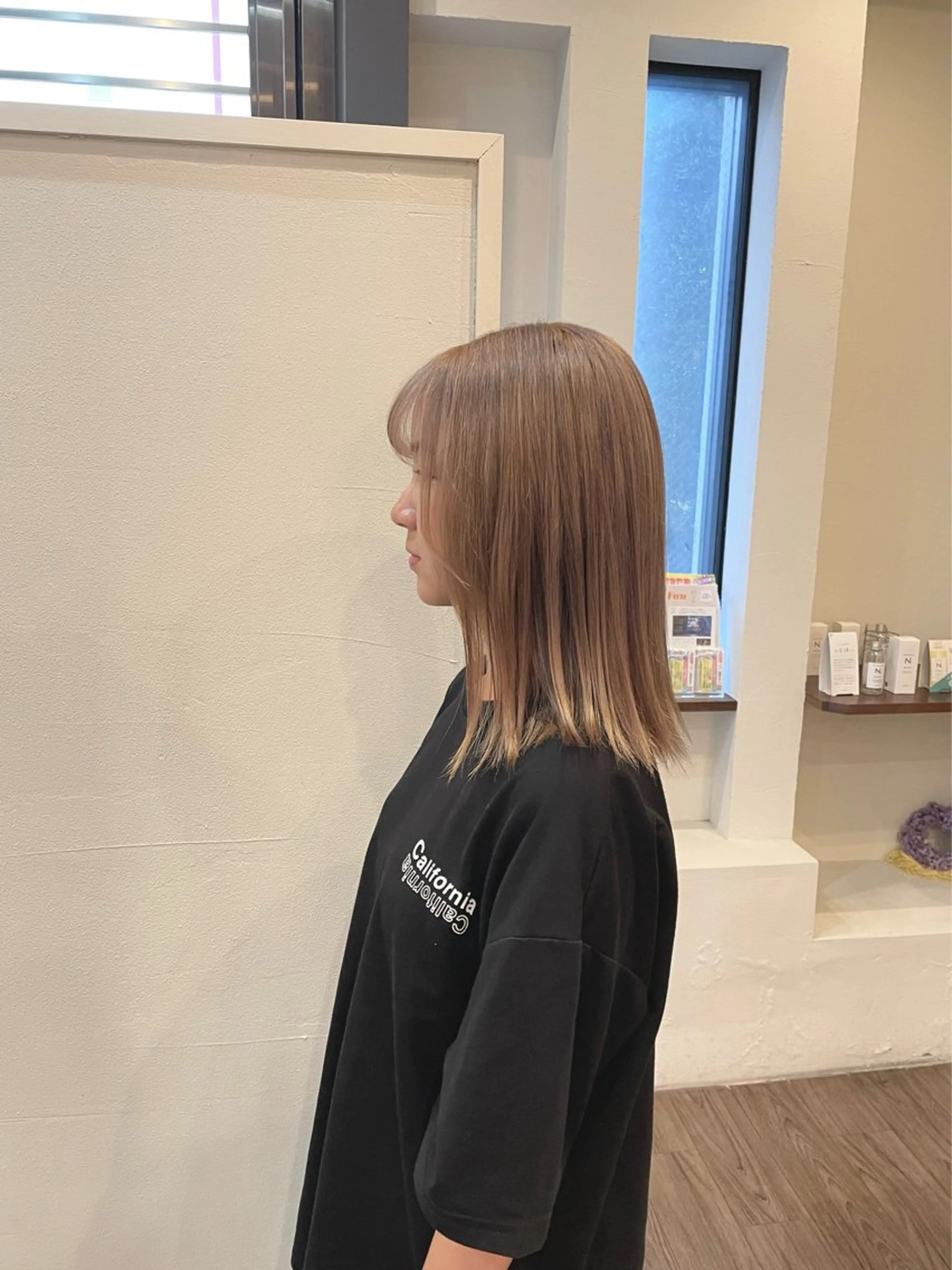 ショート カラー ベージュカラー ブリーチ シルバー ヘアカラー VERDA KENのヘアスタイル