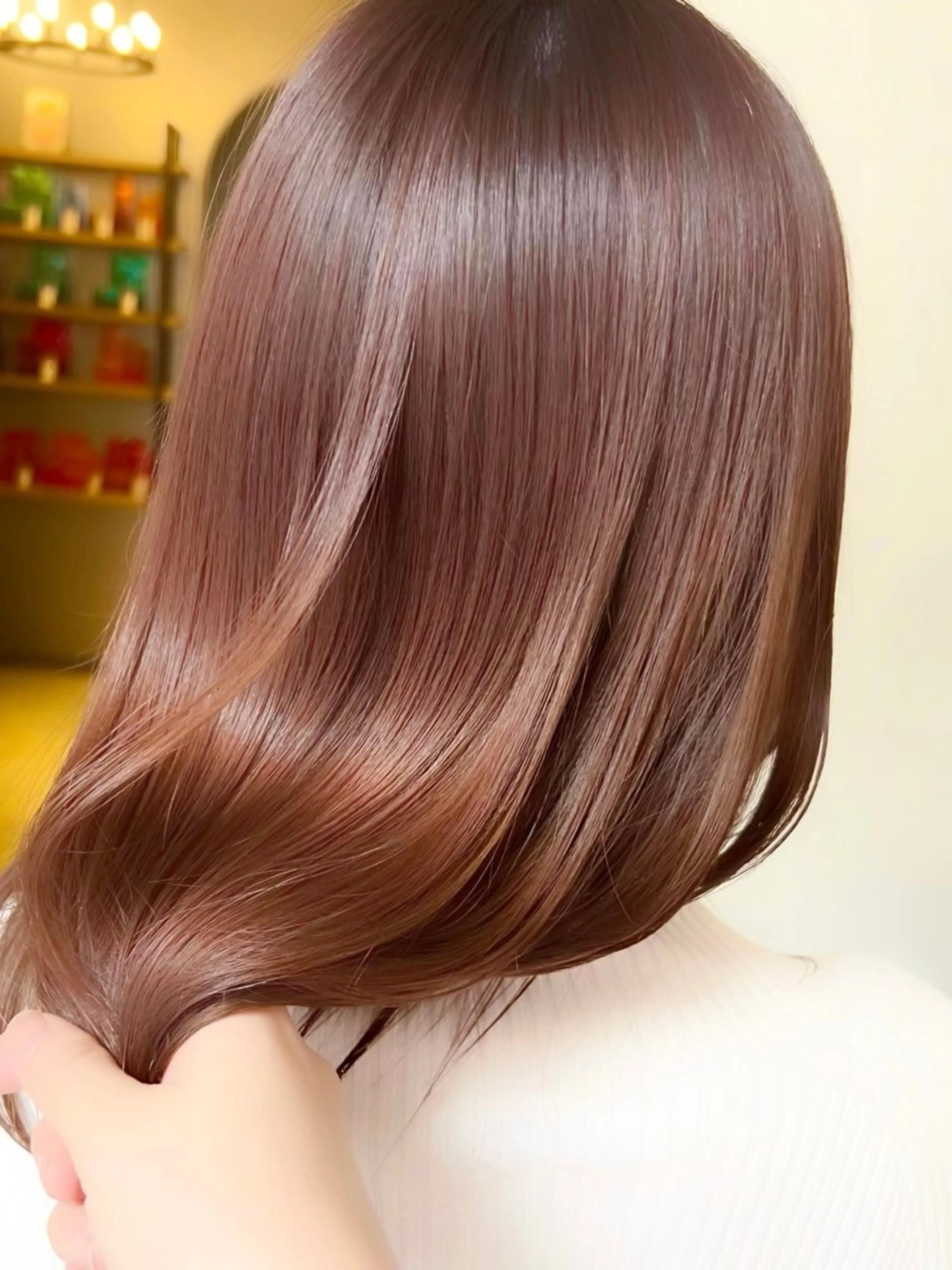 セミロング カラー 羽根 ひよりのヘアスタイル