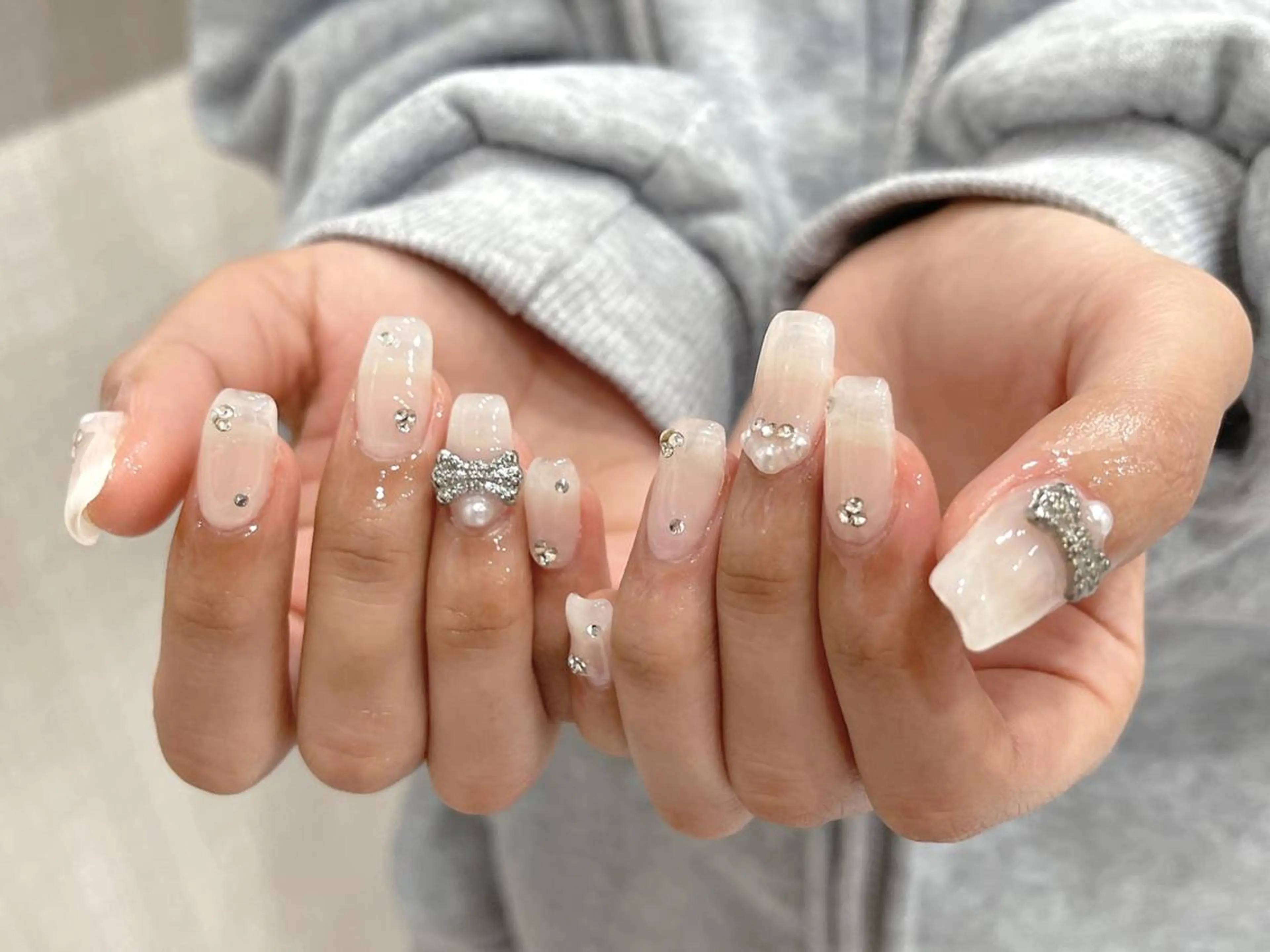 ネイル アートネイル 持ち込み Rainrain💧 パーツ豊富、やり放題のネイルデザイン