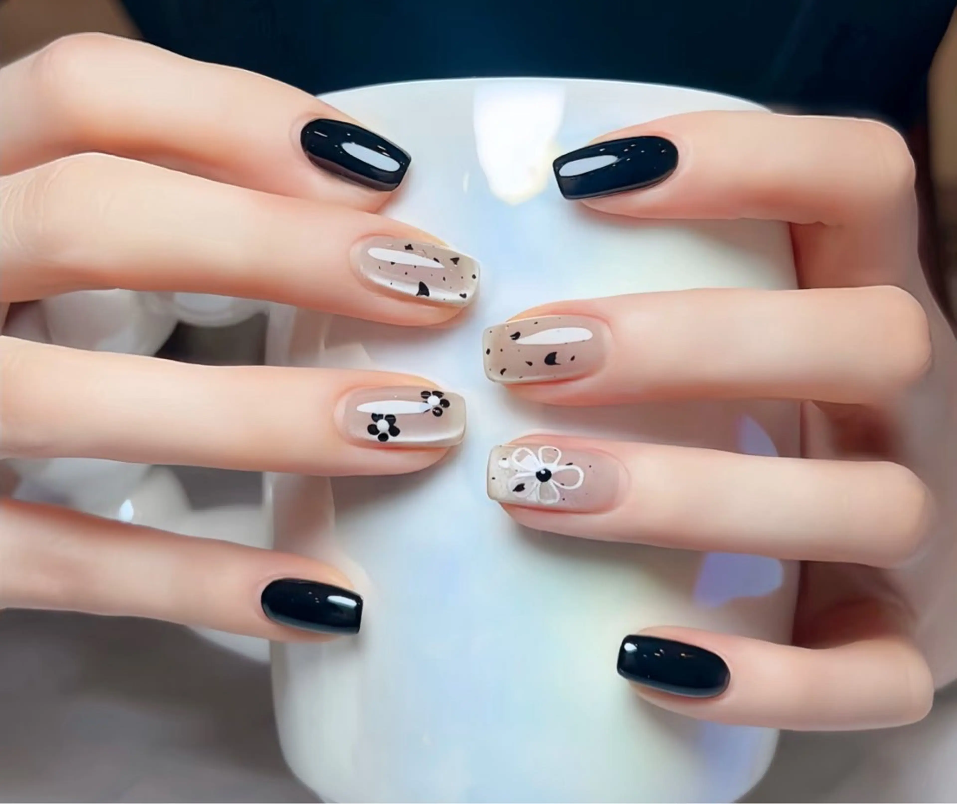 HANDアート4本両手左右2本ずつ2本アート＋ハンドケア付きの写真