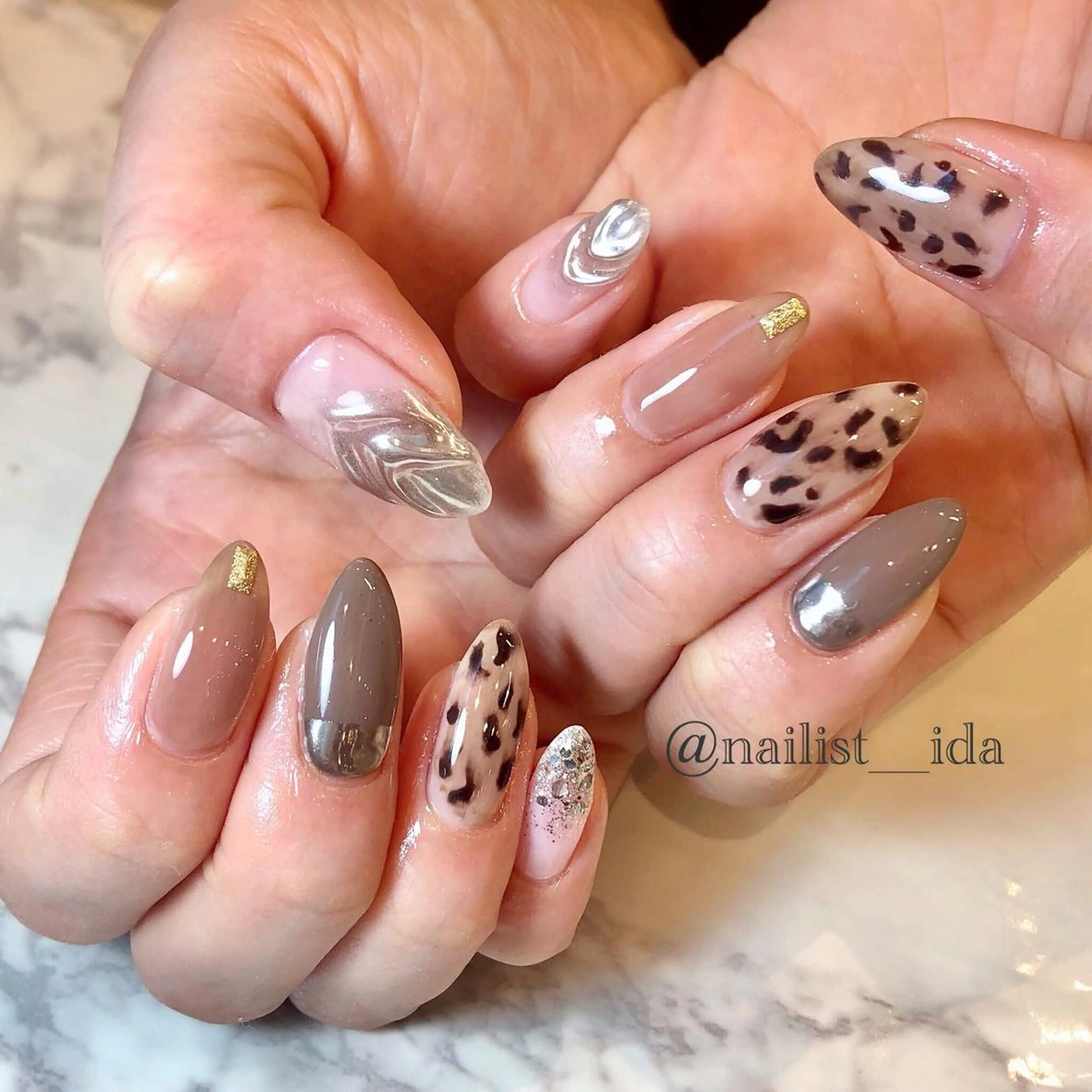 ネイル アニマル柄 ニュアンスネイル Arowa 伊田のネイルデザイン